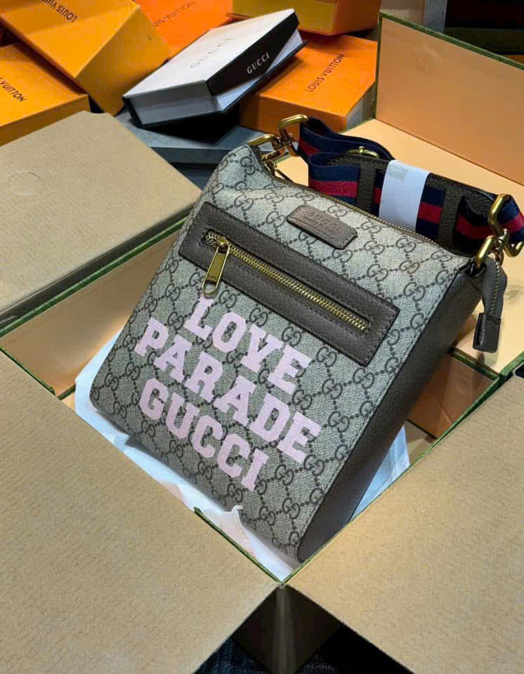 Túi đeo chéo Gucci GG Supreme chữ màu hồng_thumbnail_2
