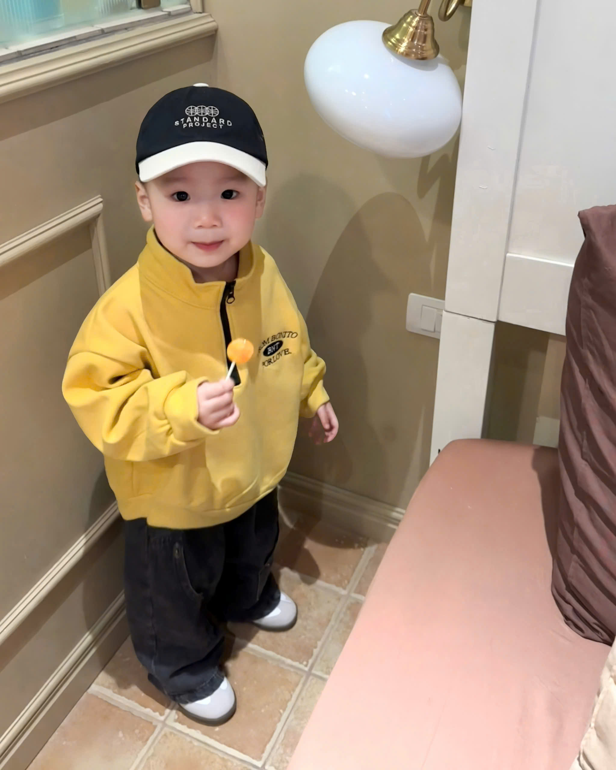 Q98 BỘ DÀI QUẦN BÒ BNT VÀNG KID- A211.42