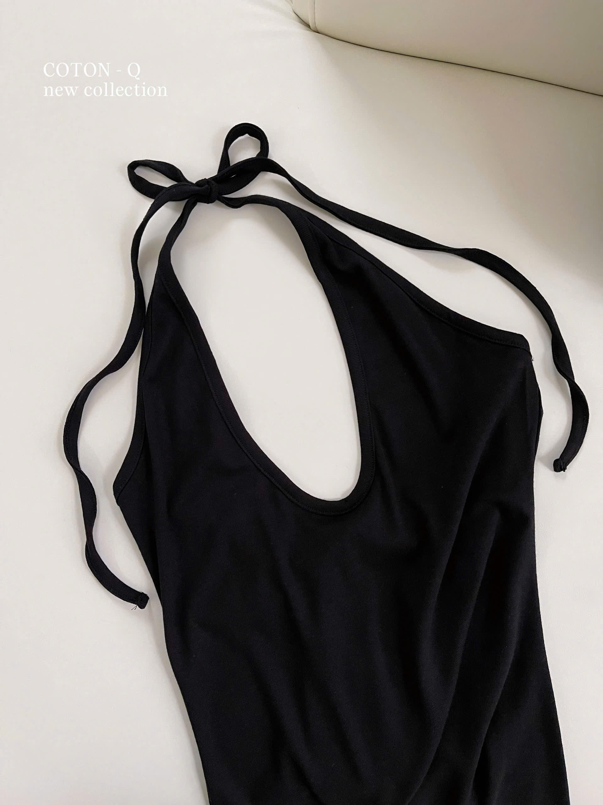 Đầm thun dài cổ yếm đen_thumbnail_2