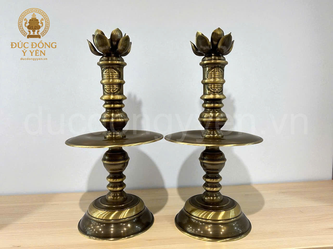 Bộ đồ thờ tam sự đúc đồng vàng thau hoa văn chạm sòi màu gải cổ _thumbnail_2