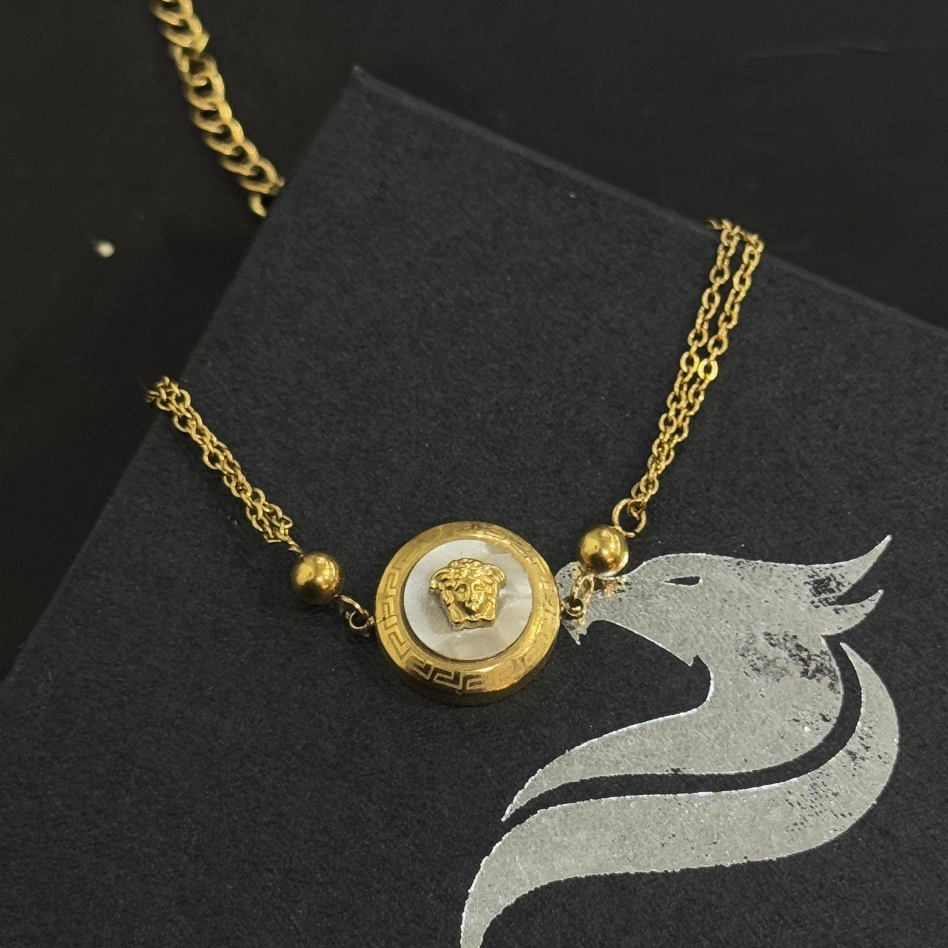 vòng tay titan vàng hai xích charm tròn trắng khắc hổ