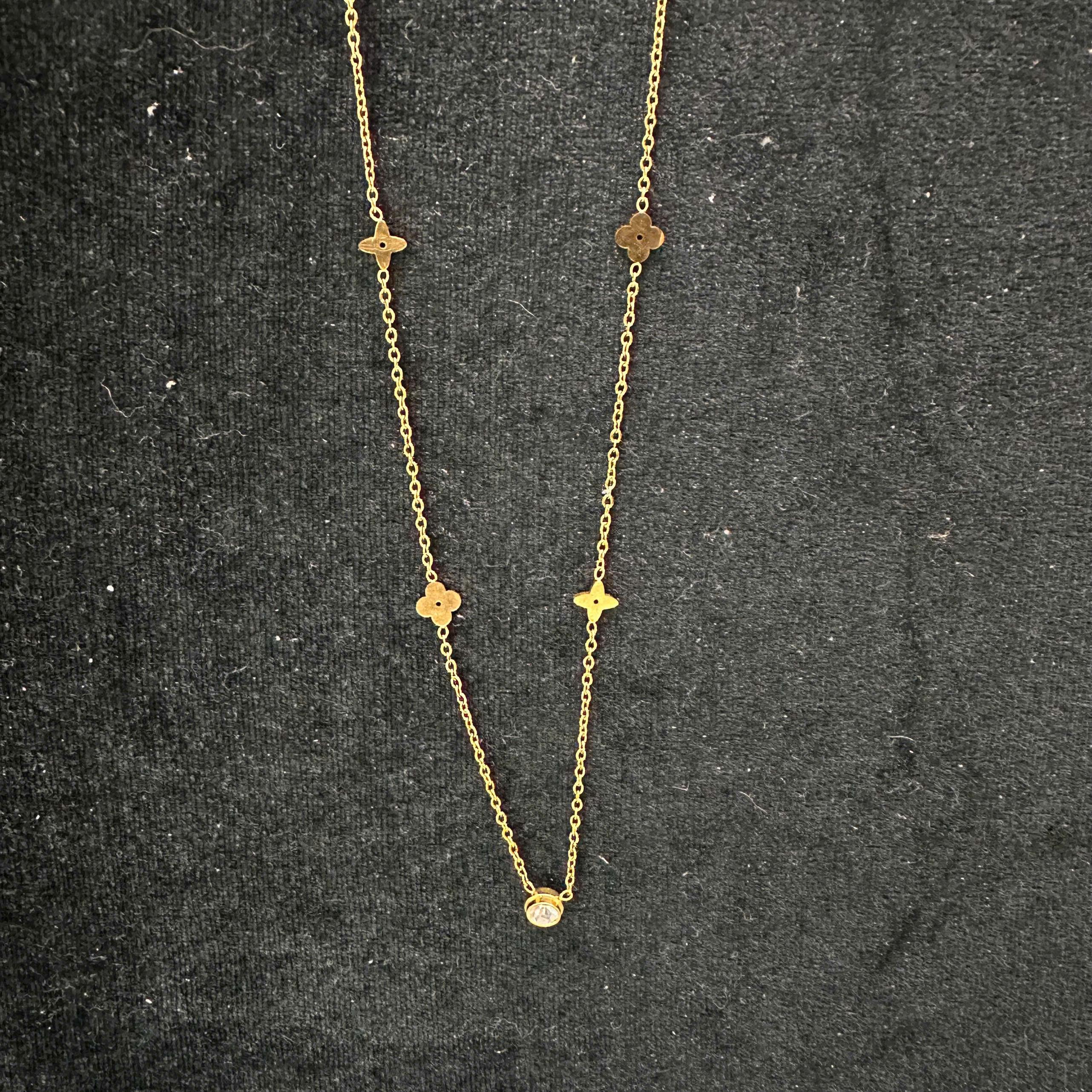 vòng cổ titan vàng 1 đá charm rải