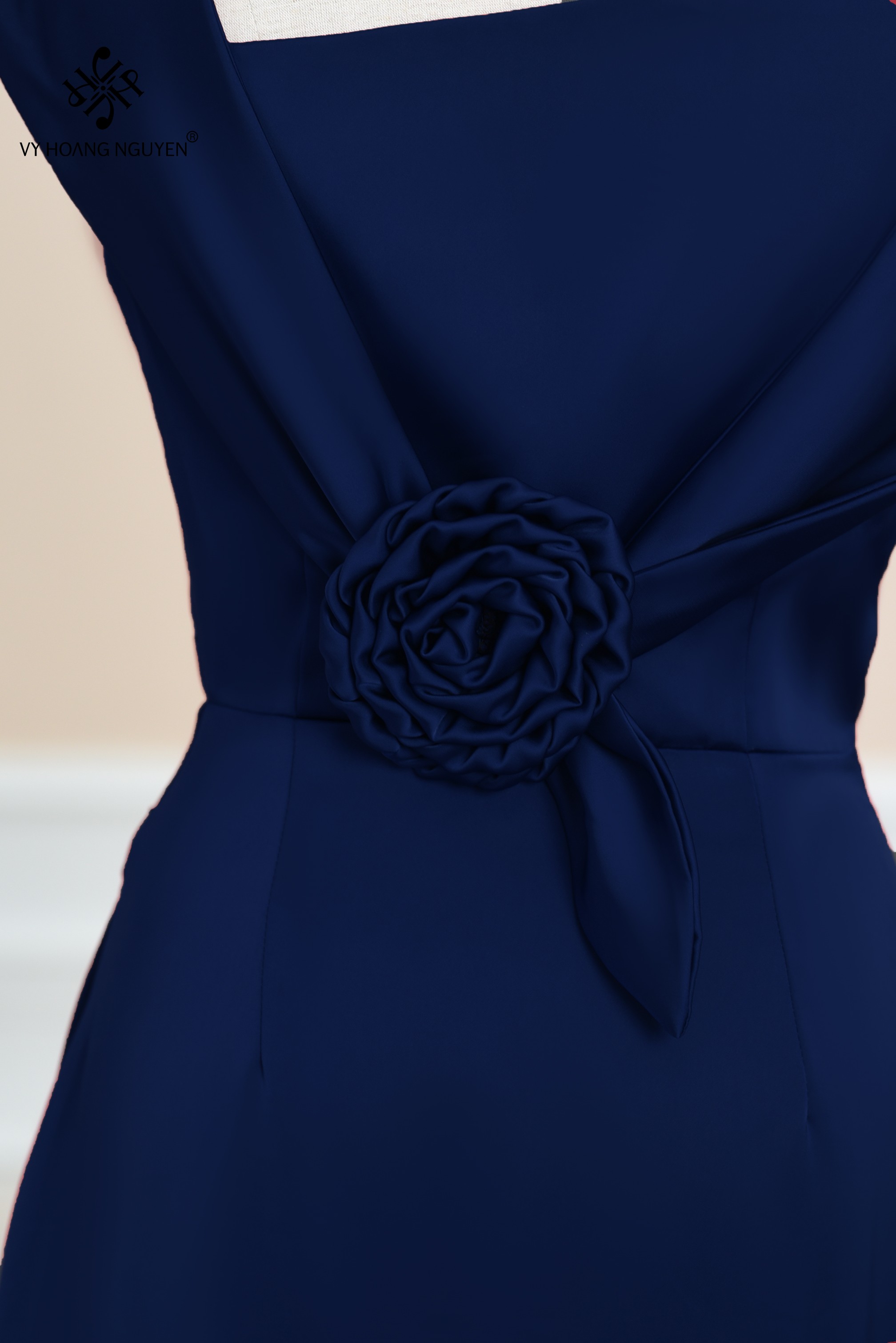 Đầm Lụa Đuôi Cá Trùm Vai Lệch_thumbnail_15