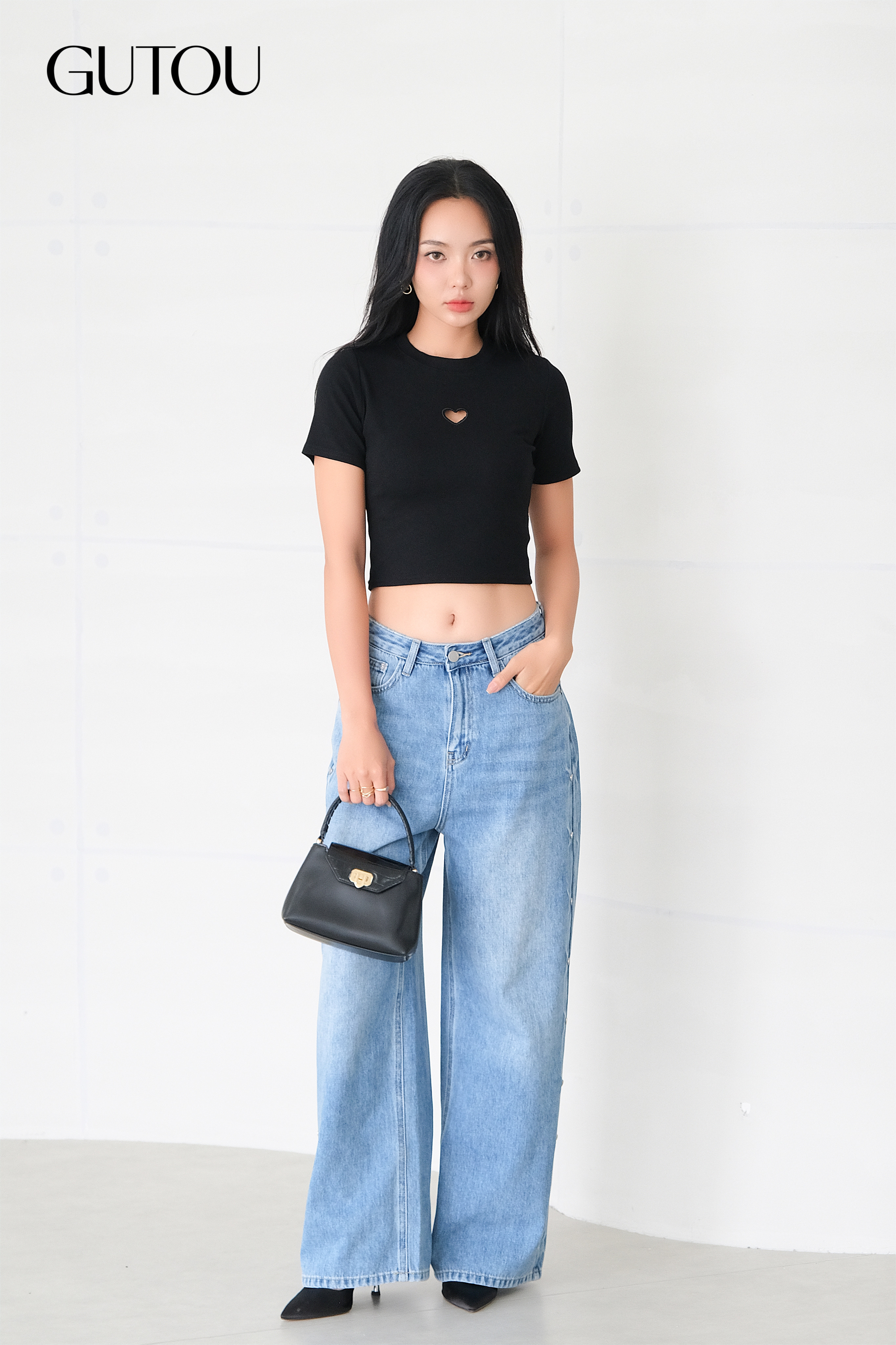 [GUTOU] Áo Thun Cổ Tròn Cutout Trái Tim_thumbnail_7