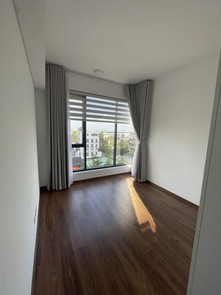 Cho thuê căn hộ 3 phòng ngủ, view sông trực diện, hướng mát cả ngày_thumbnail_2