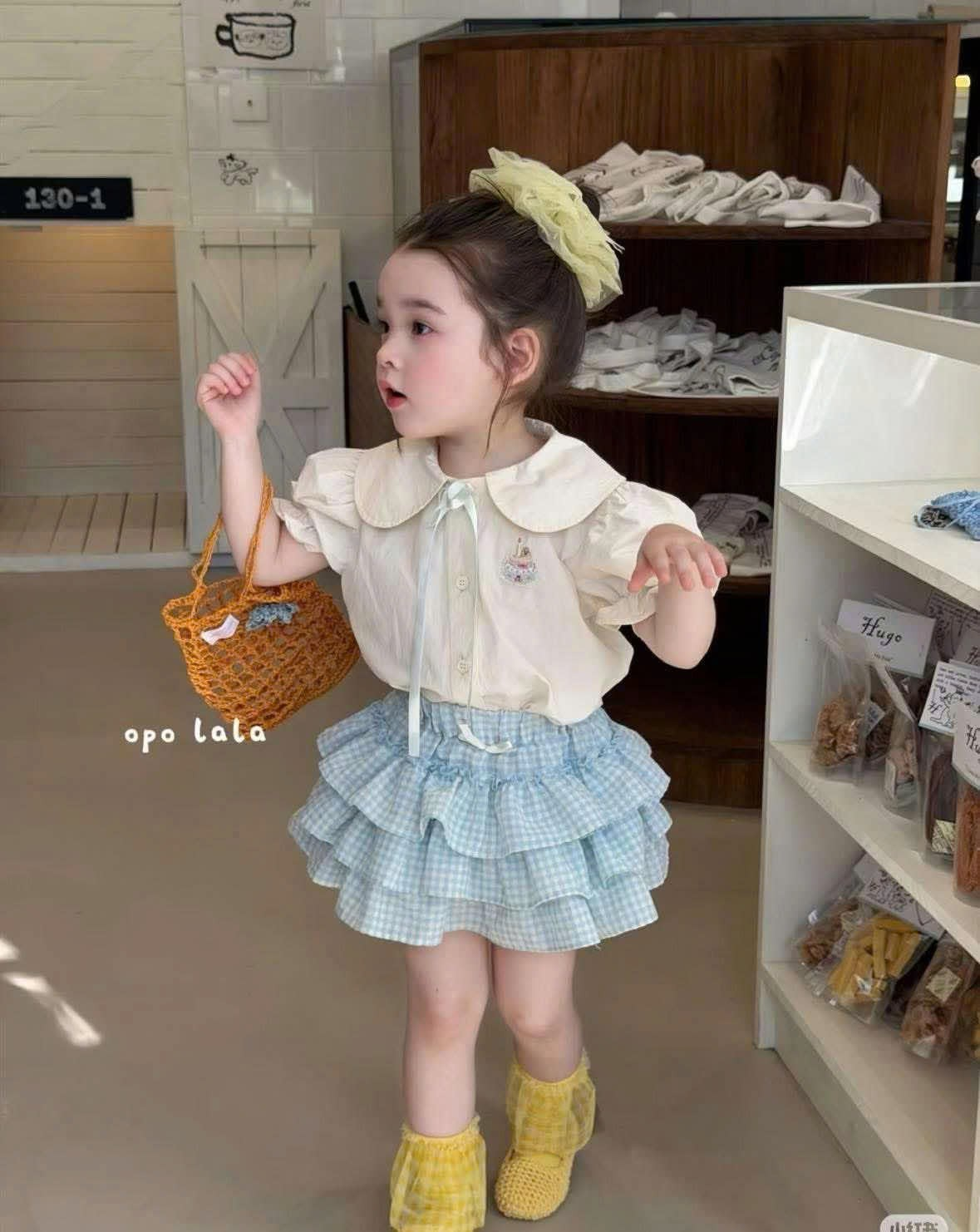 C204 - Áo thô cổ sen thêu hình tay bồng hãng Opolala