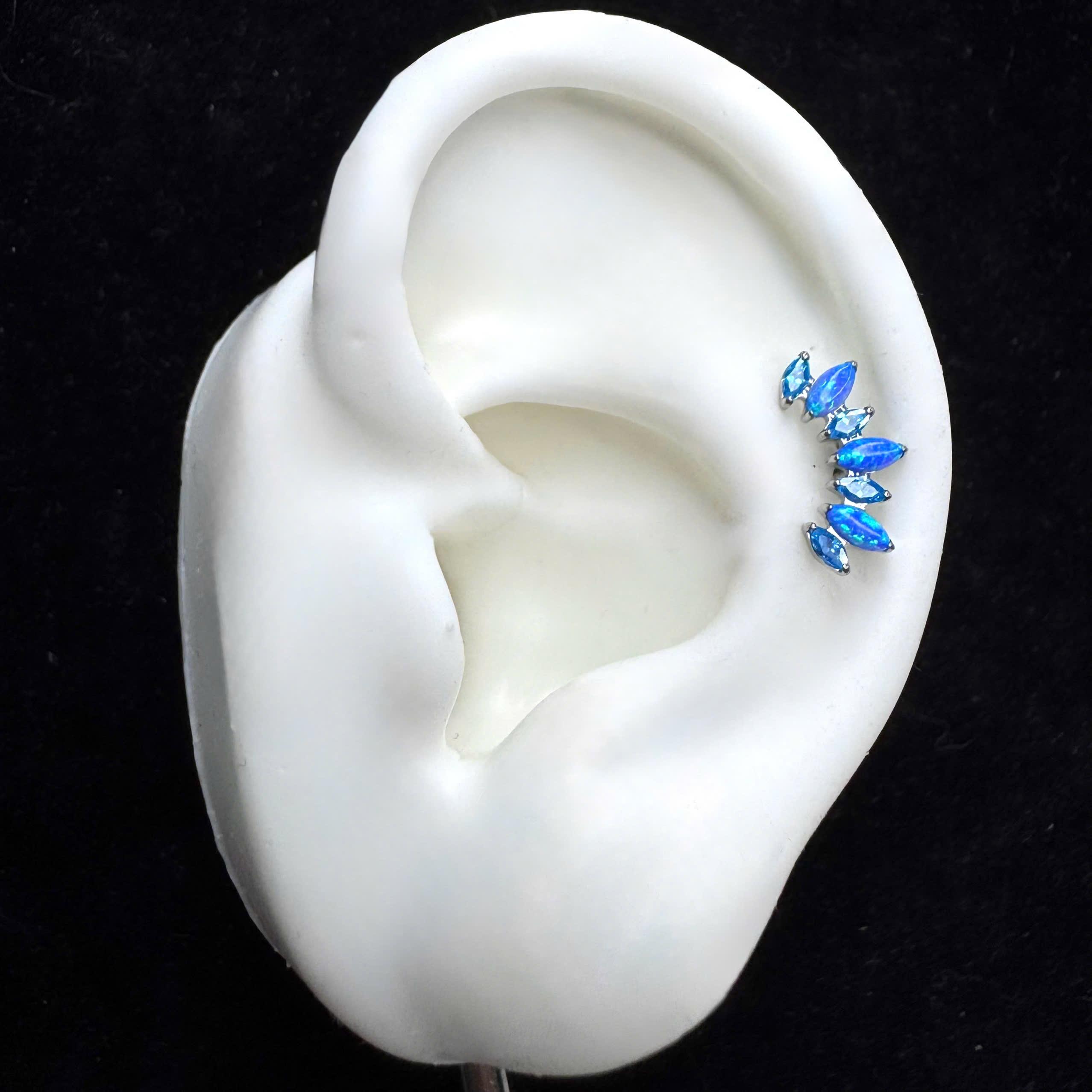 Khuyên kiểu titan 7 đá xanh dương nhọn_thumbnail_3