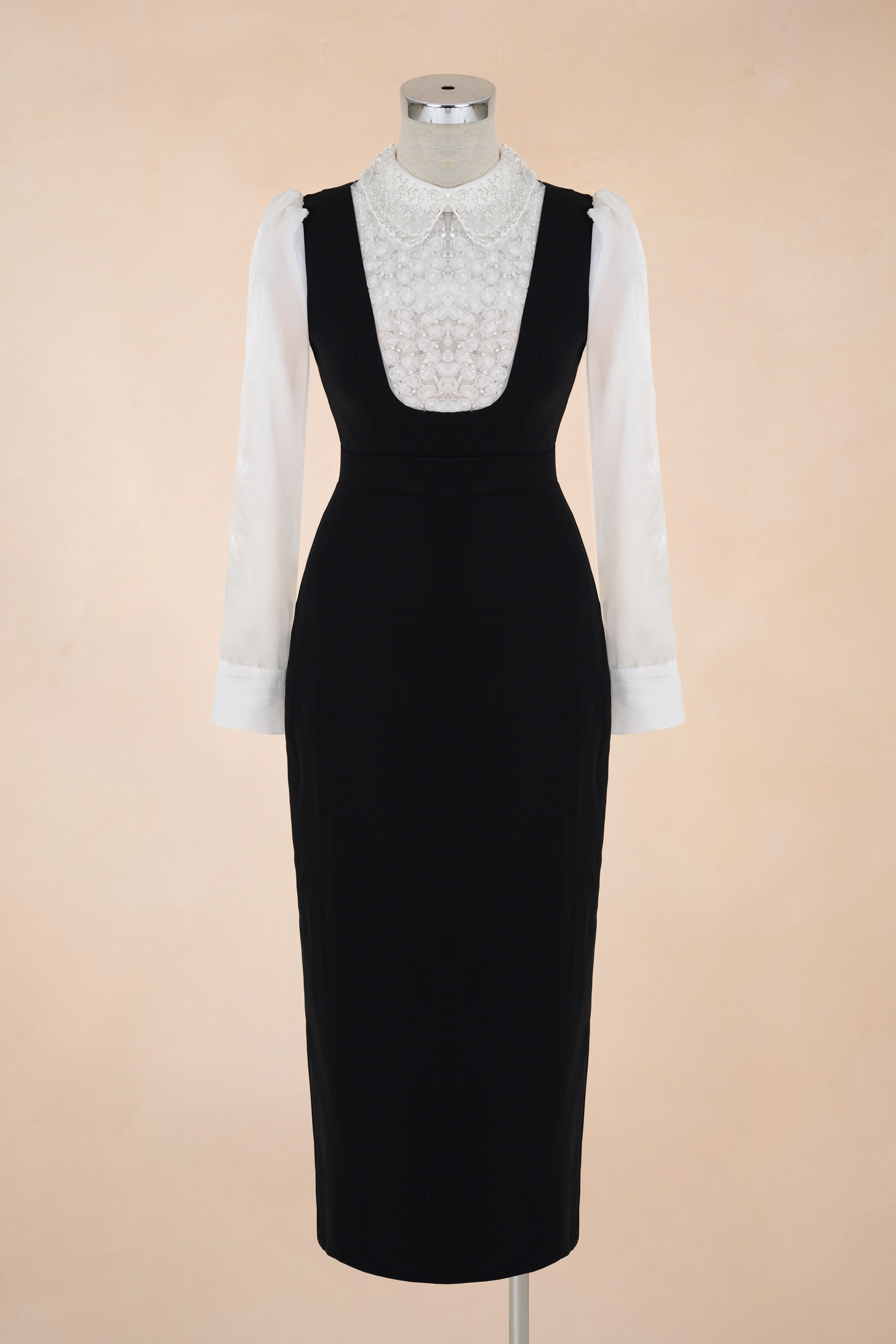 Đầm Bút Chì Cổ Sen Đính Cườm