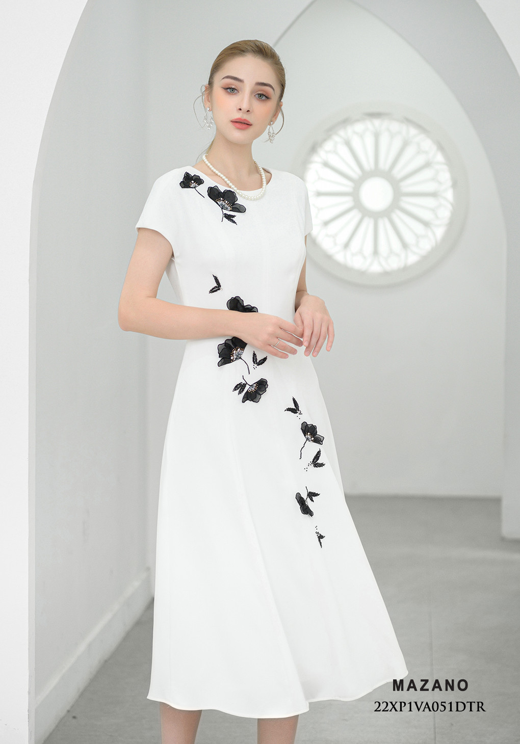 Đầm dự tiệc trắng chân xòe rủ đính họa tiết_thumbnail_2