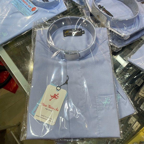 áo sơ mi xanh nhạt ROSA size M