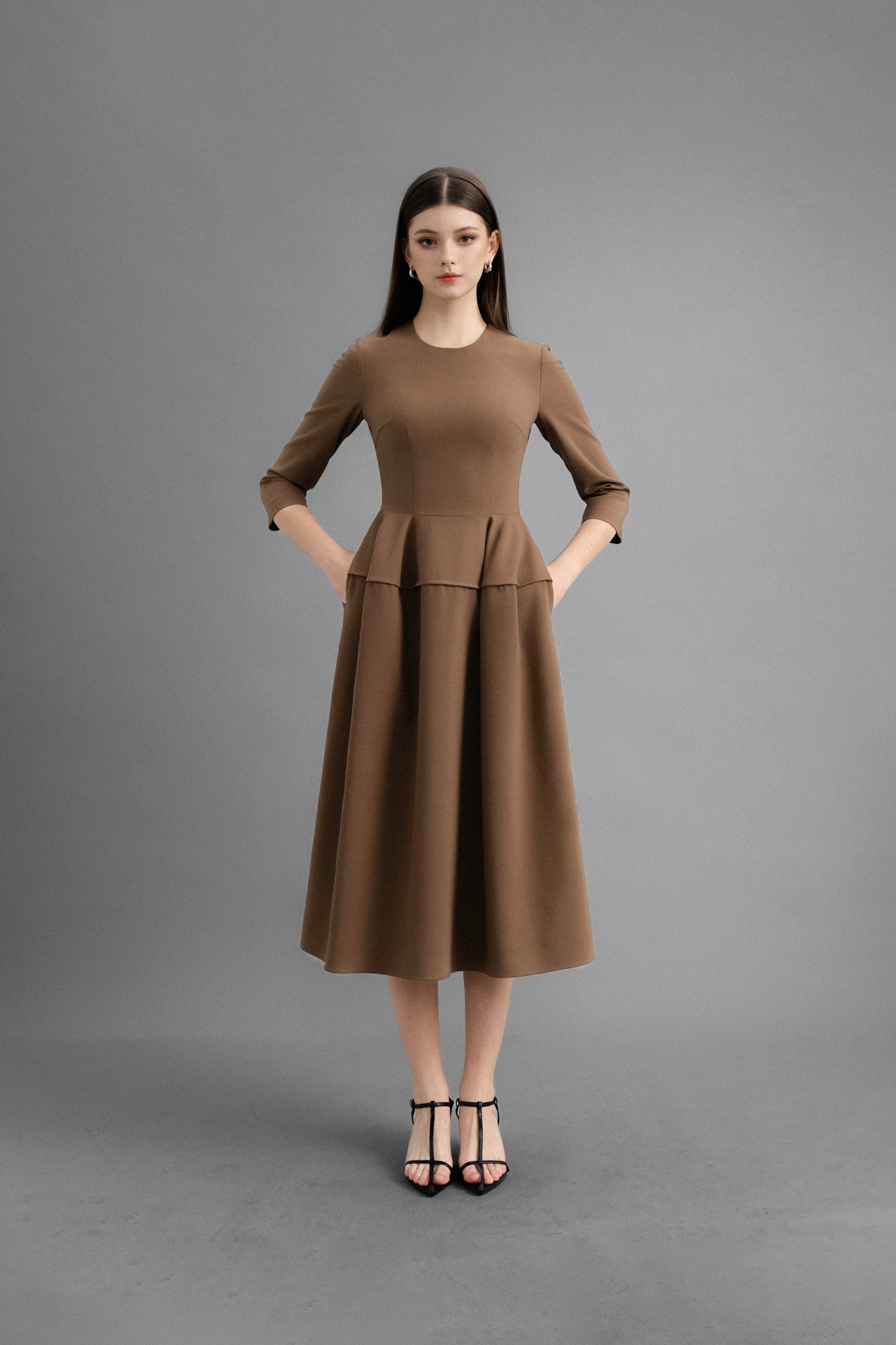 Đầm cổ tròn ôm trên xòe dưới cúp ngang mông (Rivera Dress)_thumbnail_2