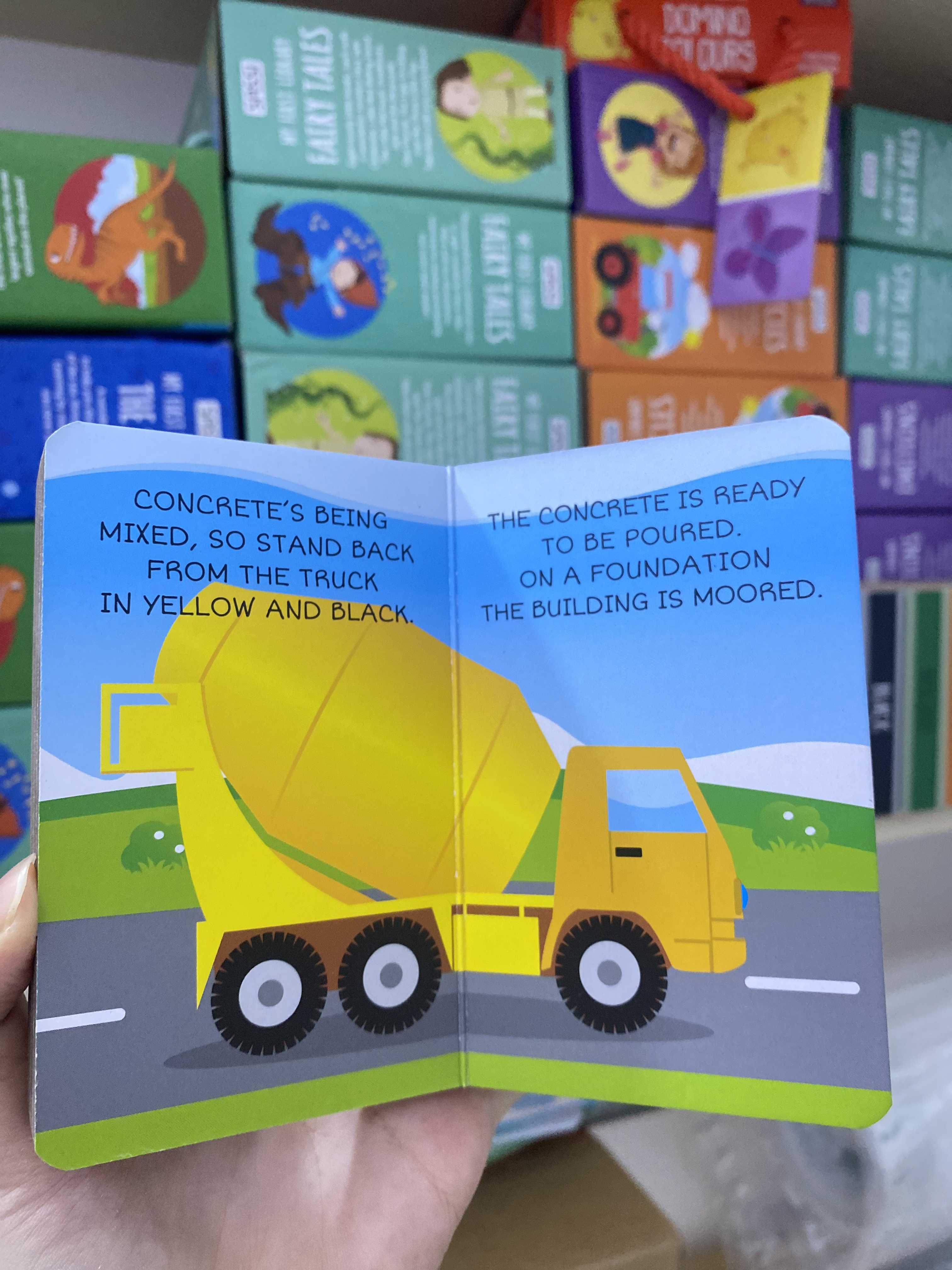 CONSTRUCTION ( My First Library. Vehicles)_thumbnail_2