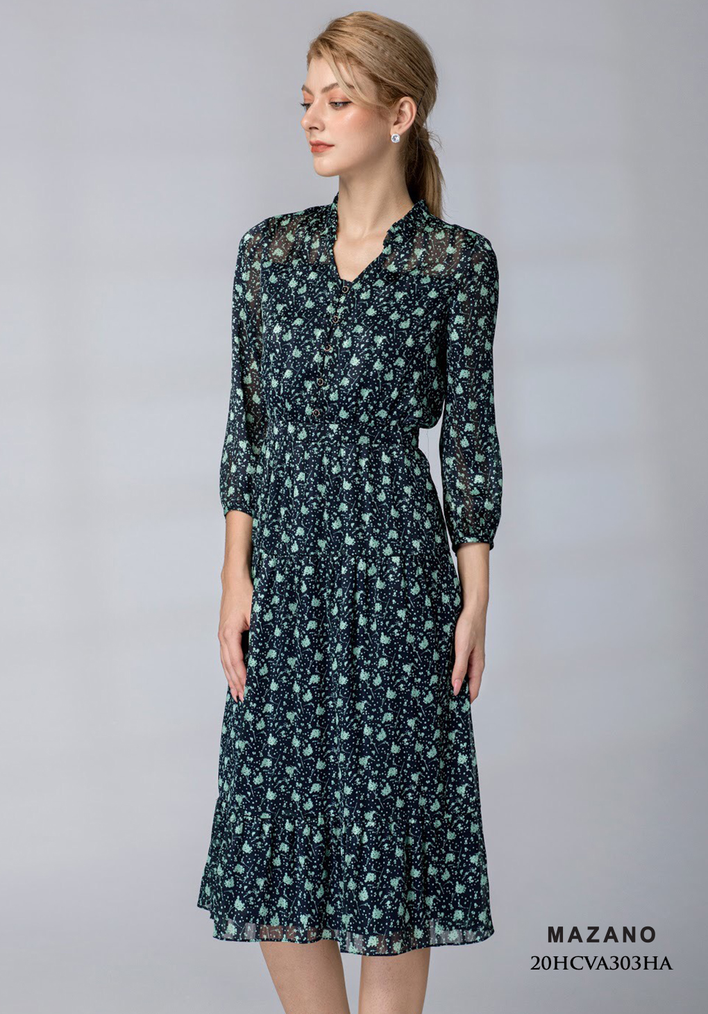 Đầm xanh họa tiết bùng eo