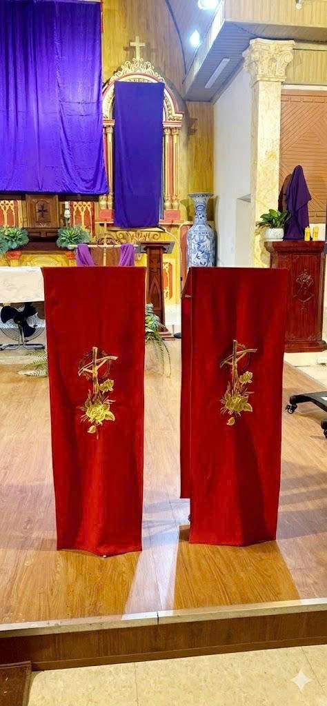 Khăn trải bàn đọc đỏ - Phục vụ thánh lễ - Phẩm phuc