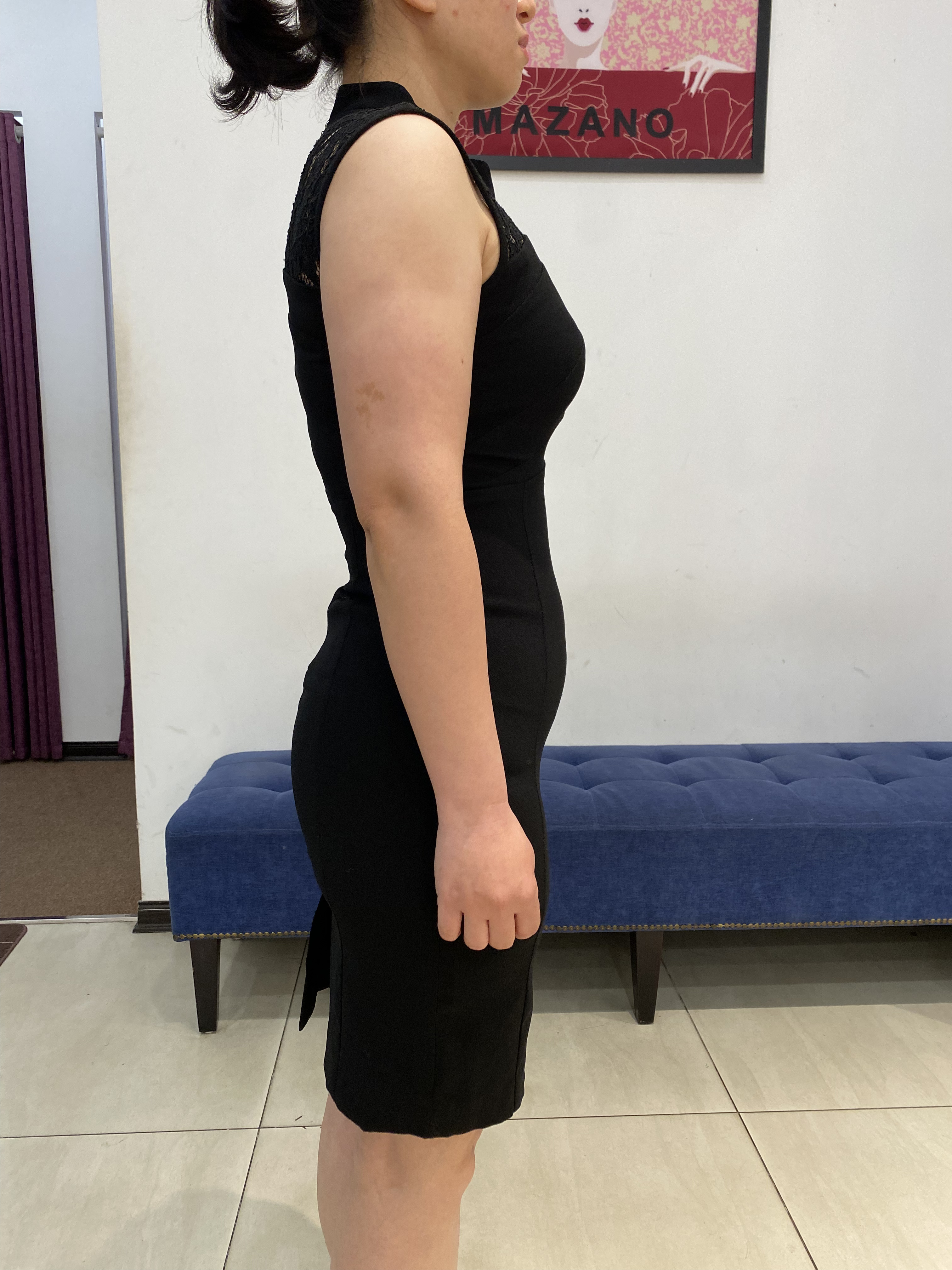 Đầm đen ren tay lửng