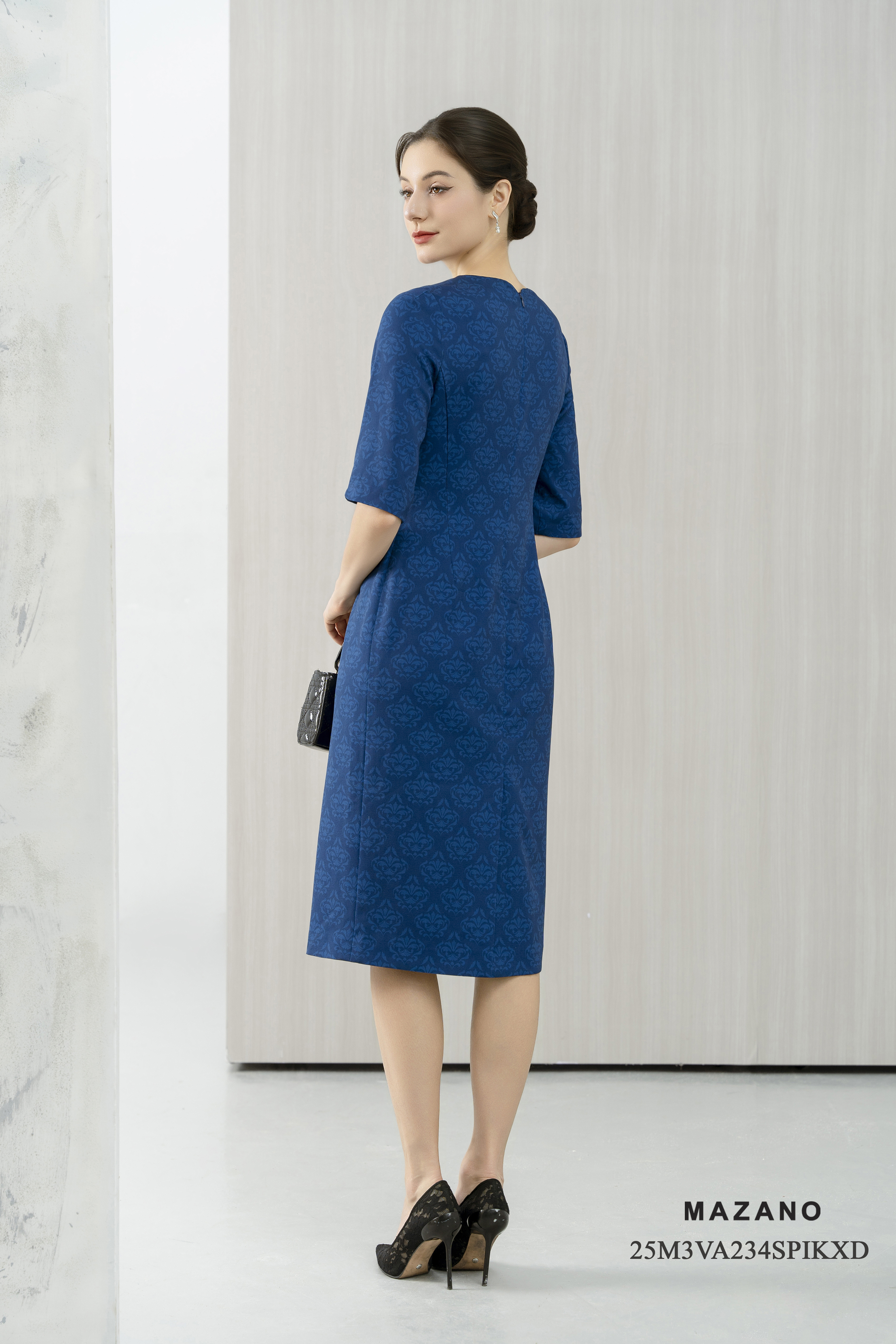 Váy Đầm suông gọn  Vải thô hoạ tiết chìm   Cổ tròn  Tay lỡ Dài tới bắp_thumbnail_3