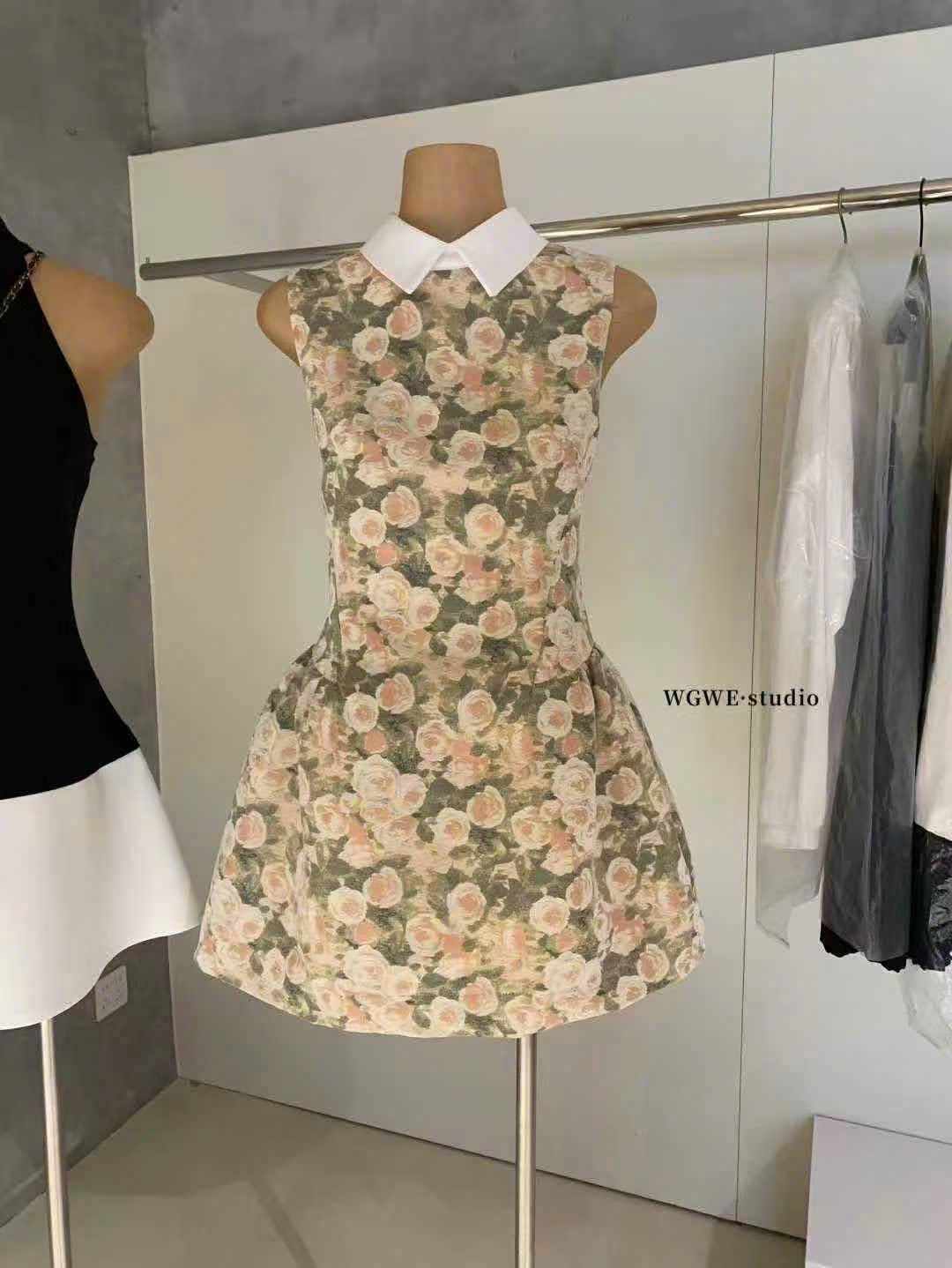 HV55 Đầm hoa phối cổ