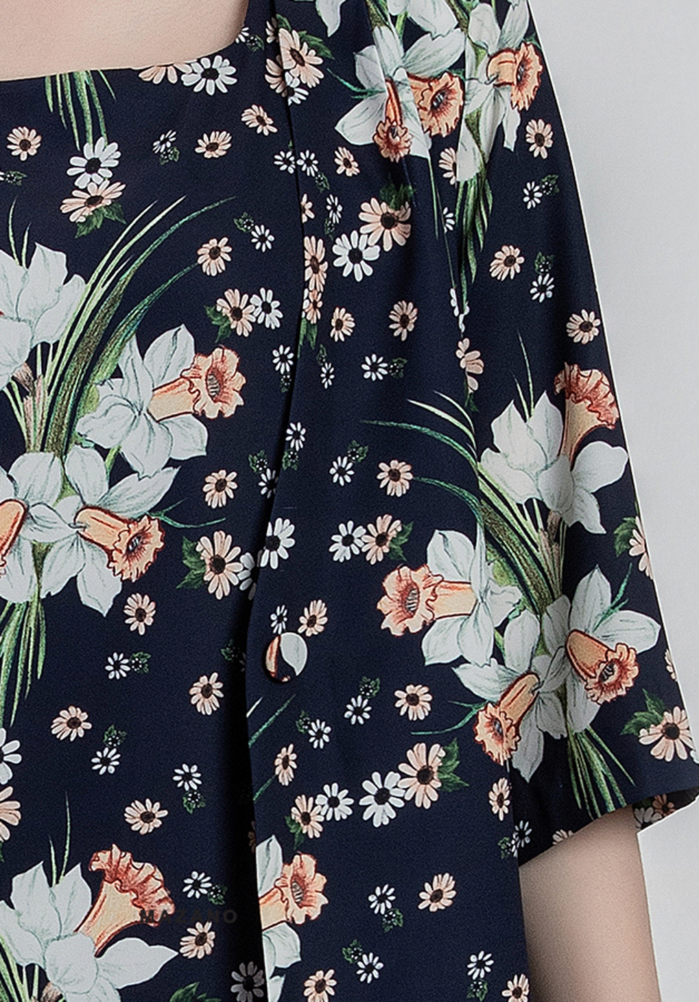 Áo Blazer vải lụa dày tay lỡ hoạ tiết in_thumbnail_4