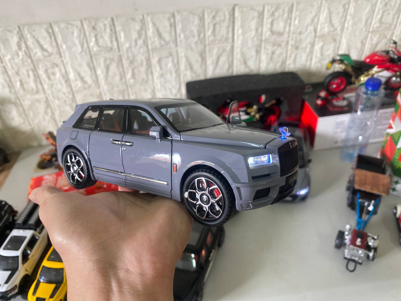 MH RollsRoyce Cullinan_thumbnail_4