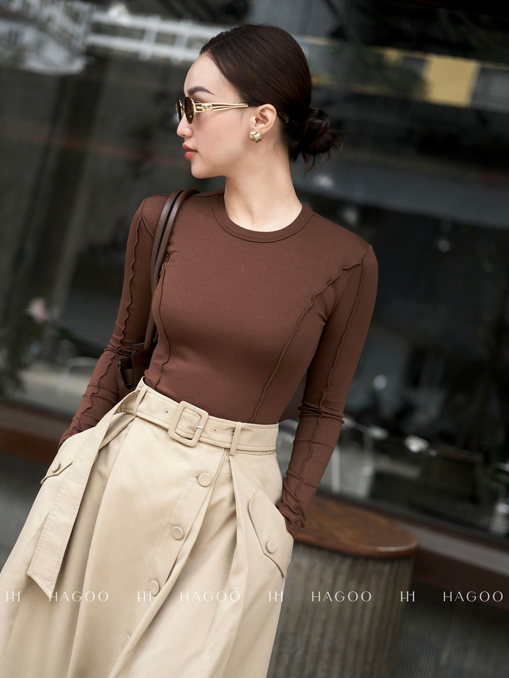 Nàng có thể diện đi làm mỗi ngày, đi họp nhóm, đi cà phê hay tham dự những buổi hẹn nhẹ nhàng.