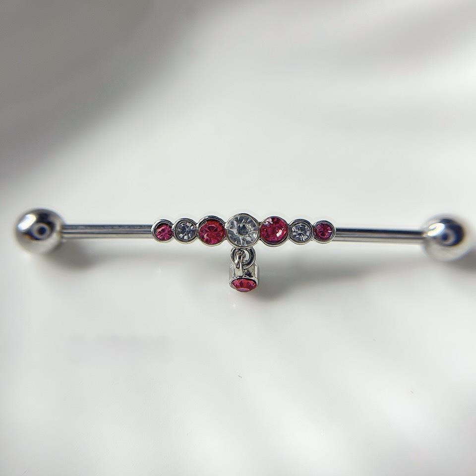 Khuyên kiểu indus kim cương trắng hồng xen kẽ hạt đá rôi.