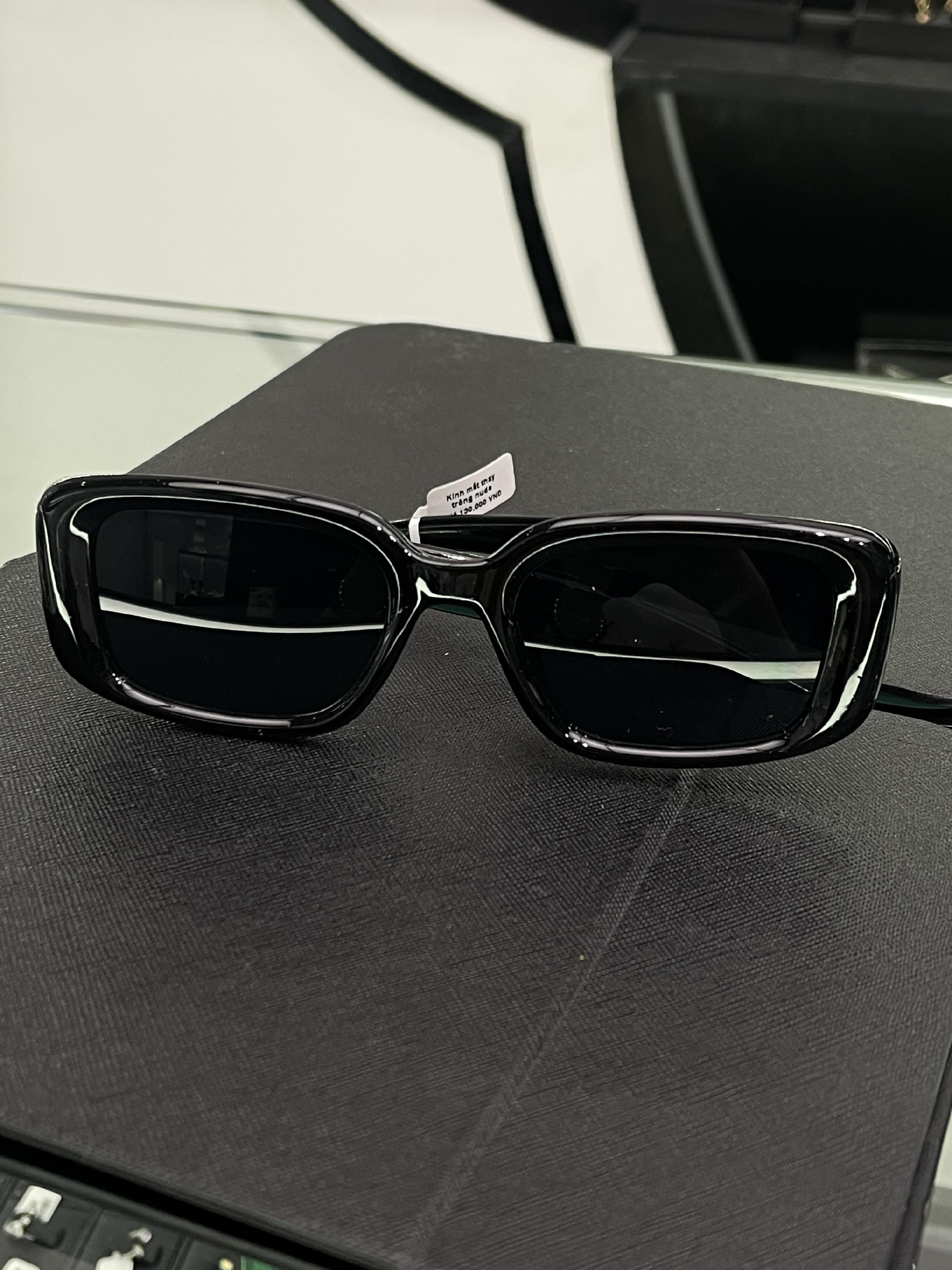 Kính mắt thay tròng nude.