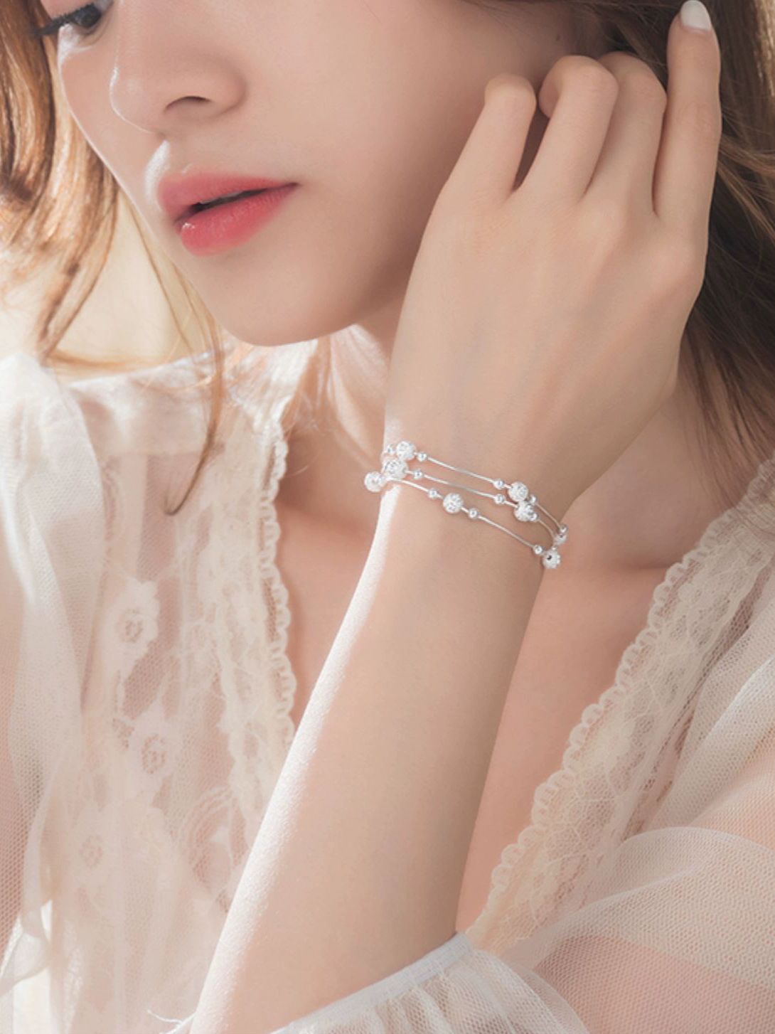 Vòng Tay Kim Cương Nhân Tạo Đính Hạt Tròn – Thiết Kế 3 Lớp Sang Trọng_thumbnail_1