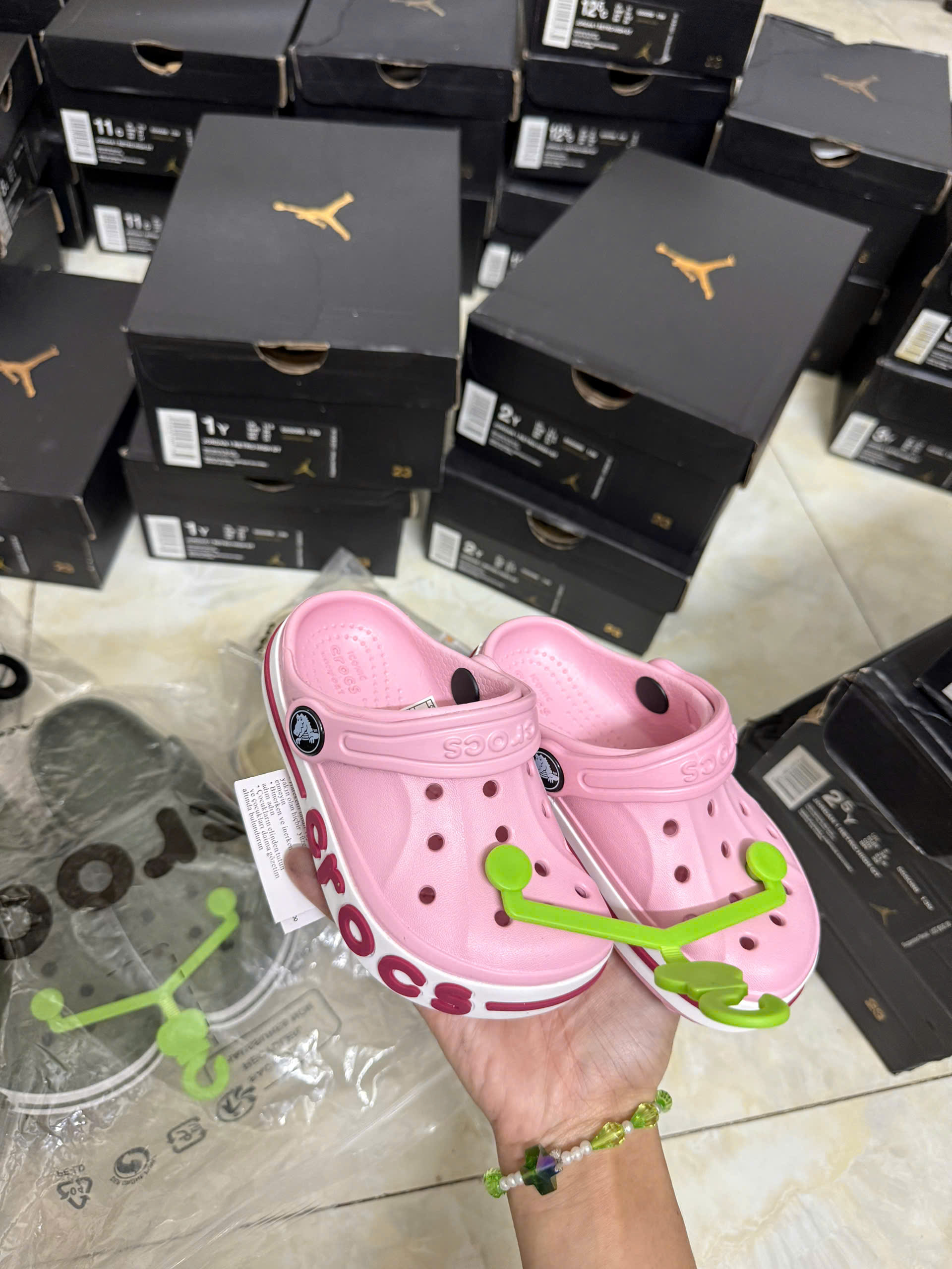 D10 DÉP CROCS BÉ NHIỀU MÀU SALE