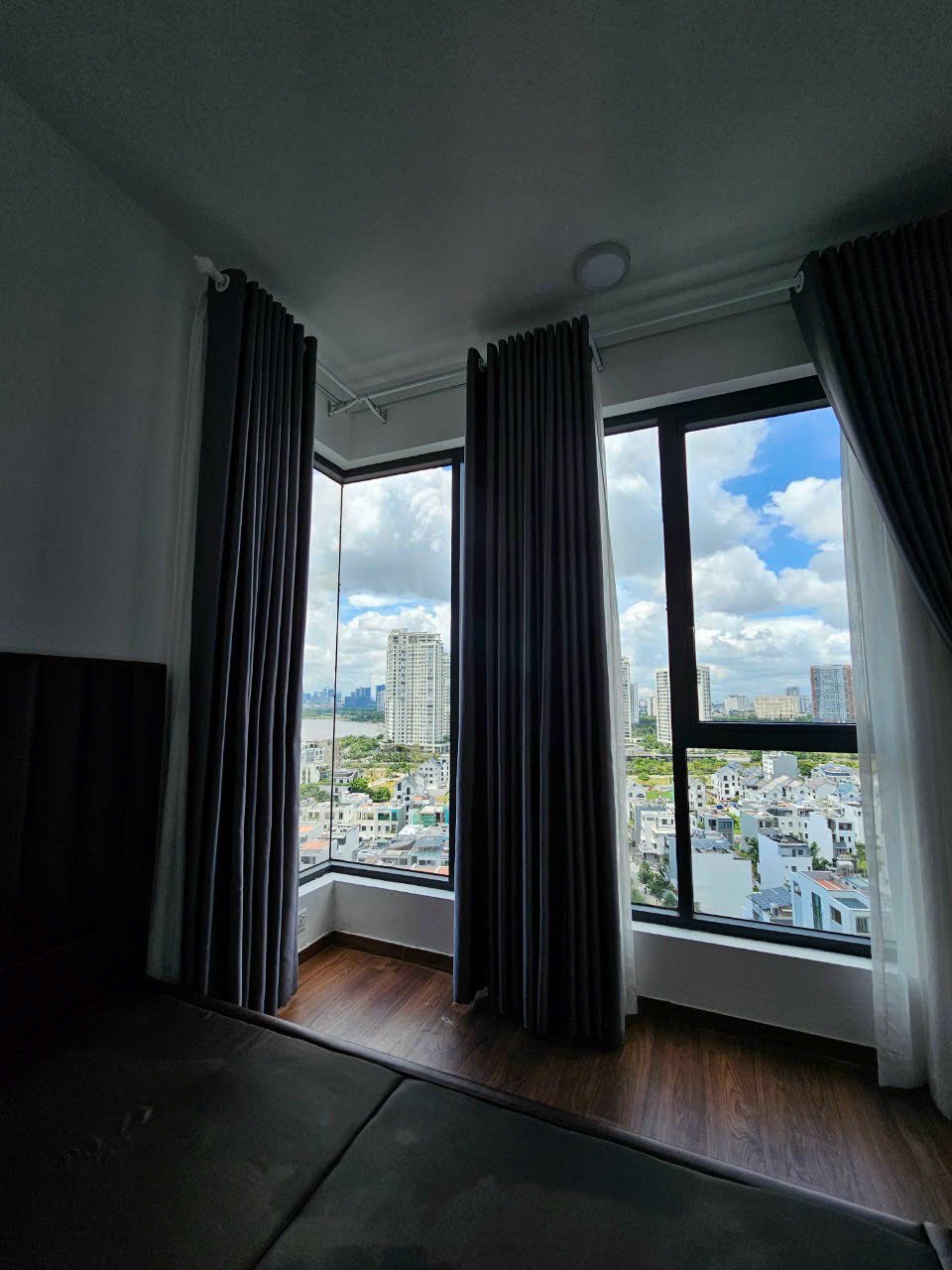 Góc cho thuê căn hộ 3 phòng ngủ (110m2) tầng cao - nội thất cơ bản - giá tốt nhất dự án 34tr/tháng_thumbnail_3