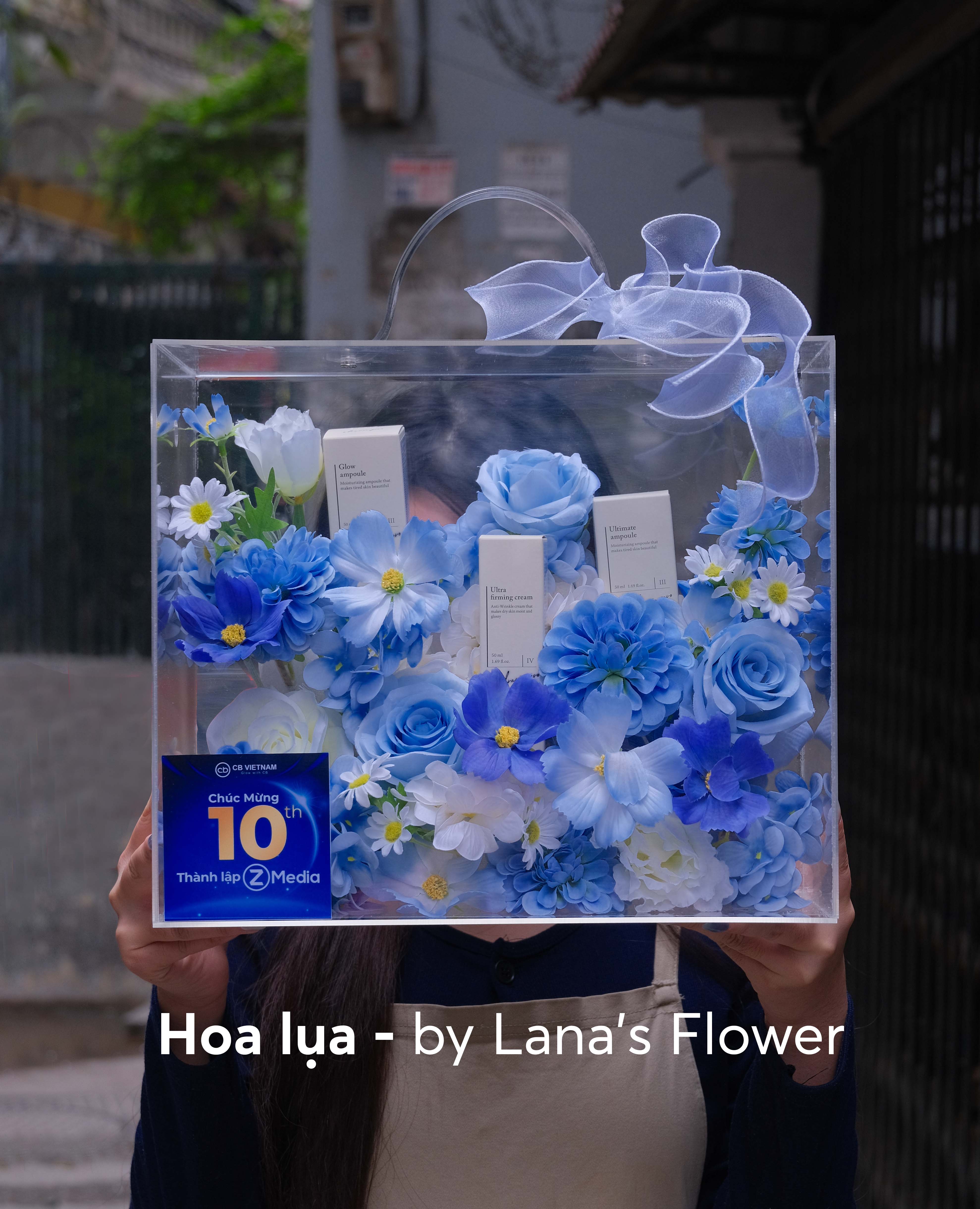 Hộp hoa lụa mica - tone Xanh Blue (30x35cm)