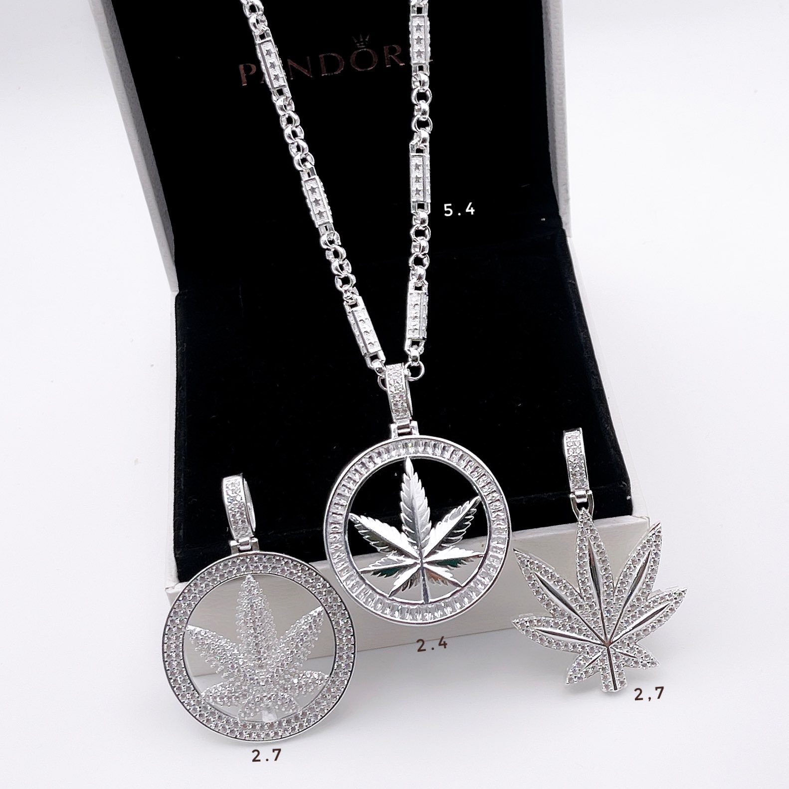 MN44 - Mặt dây chuyền nam lá cần sa nạm đá (2,7c)_thumbnail_1