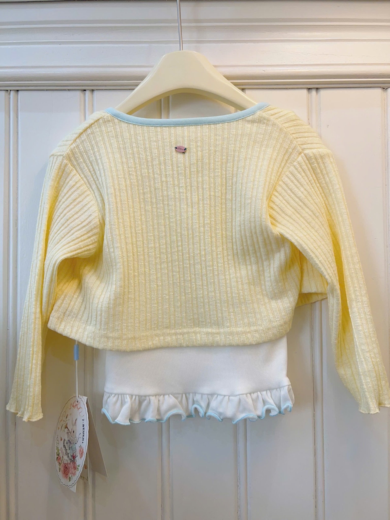 (H14) Set áo thun trắng hoạ tiết ngôi sao mix áo cardigan vàng Seven_thumbnail_1