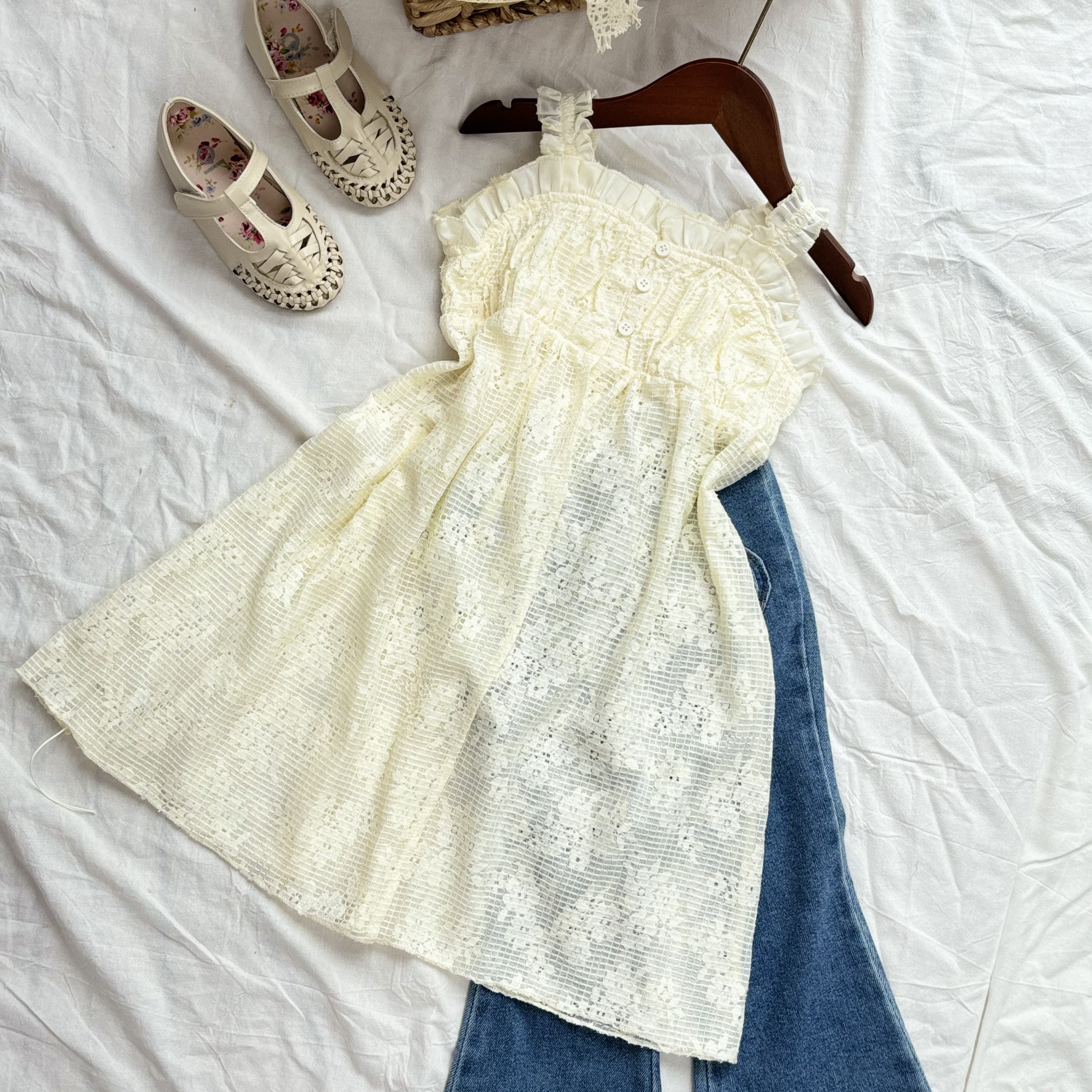 (V16) Áo 2 dây ren dáng dài xẻ tà màu trắng kem phong cách Hàn Quốc thời trang bé gái QCCC 2025_thumbnail_0