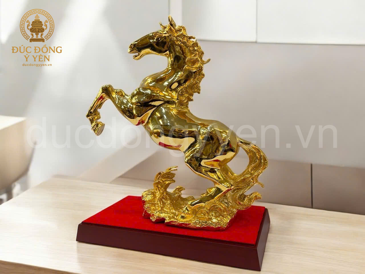 Tượng ngựa hí  mạ vàng 