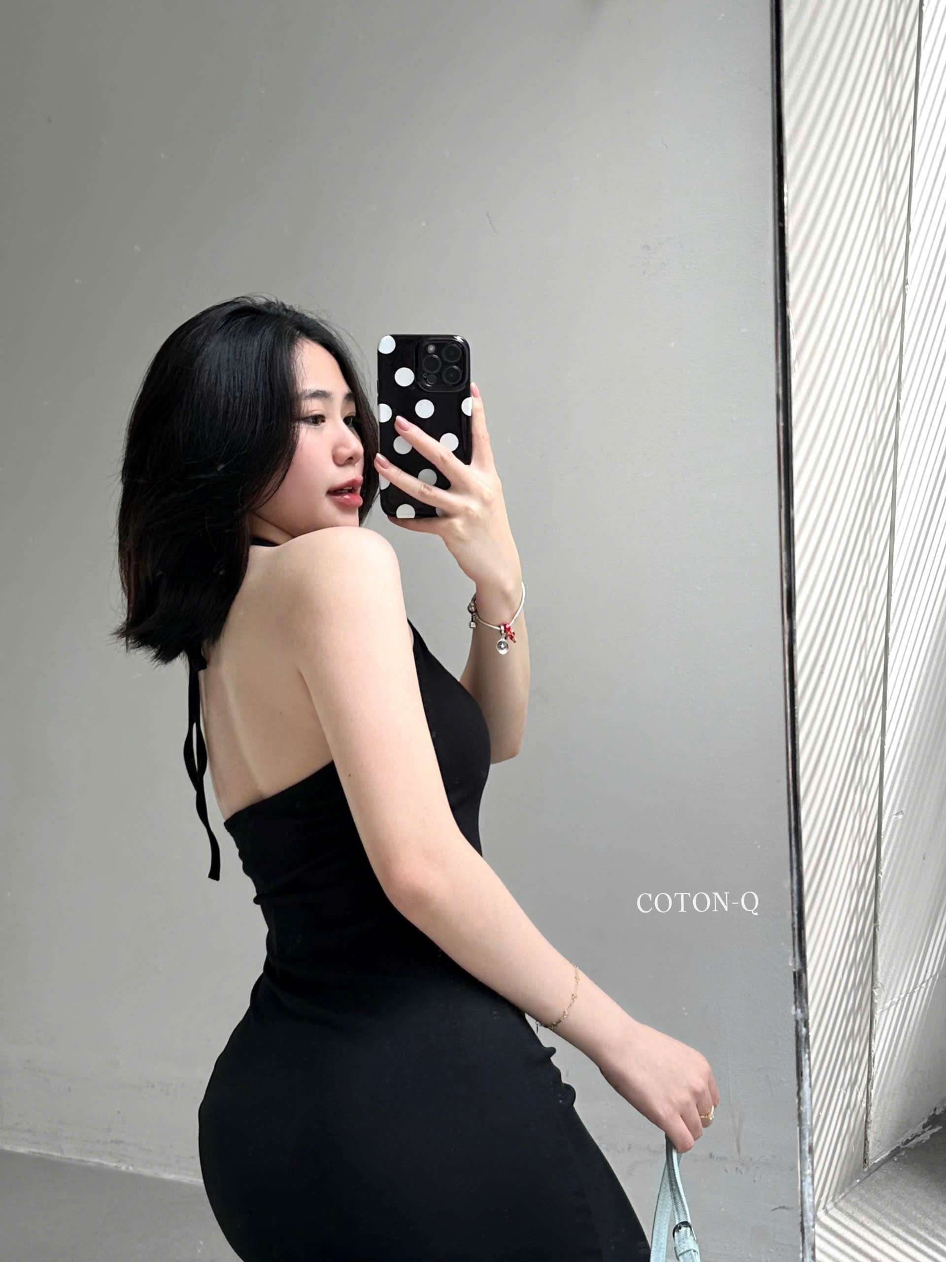 Đầm thun dài cổ yếm đen_thumbnail_5