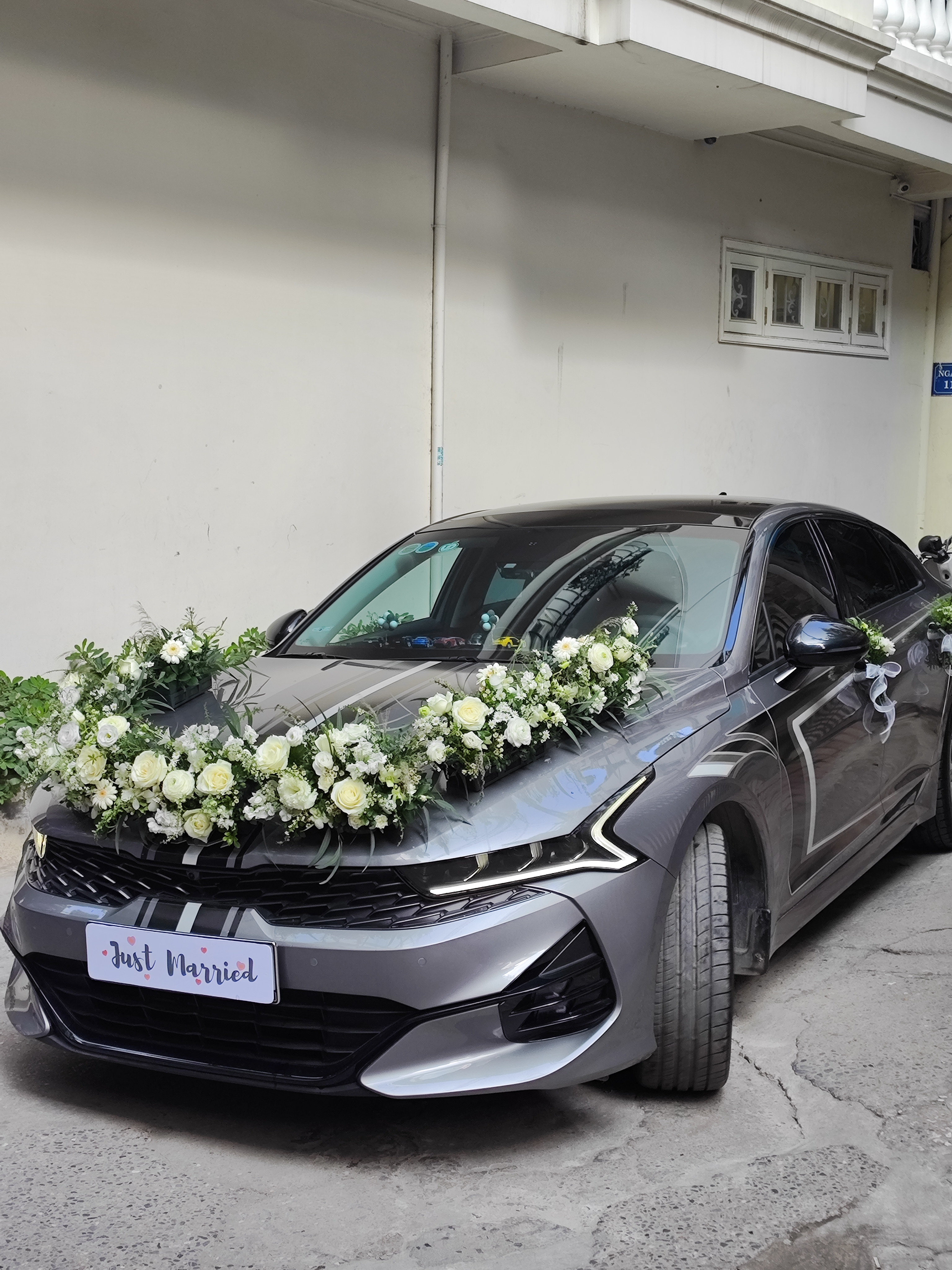 Wedding Car - Tone trắng line hoa dài