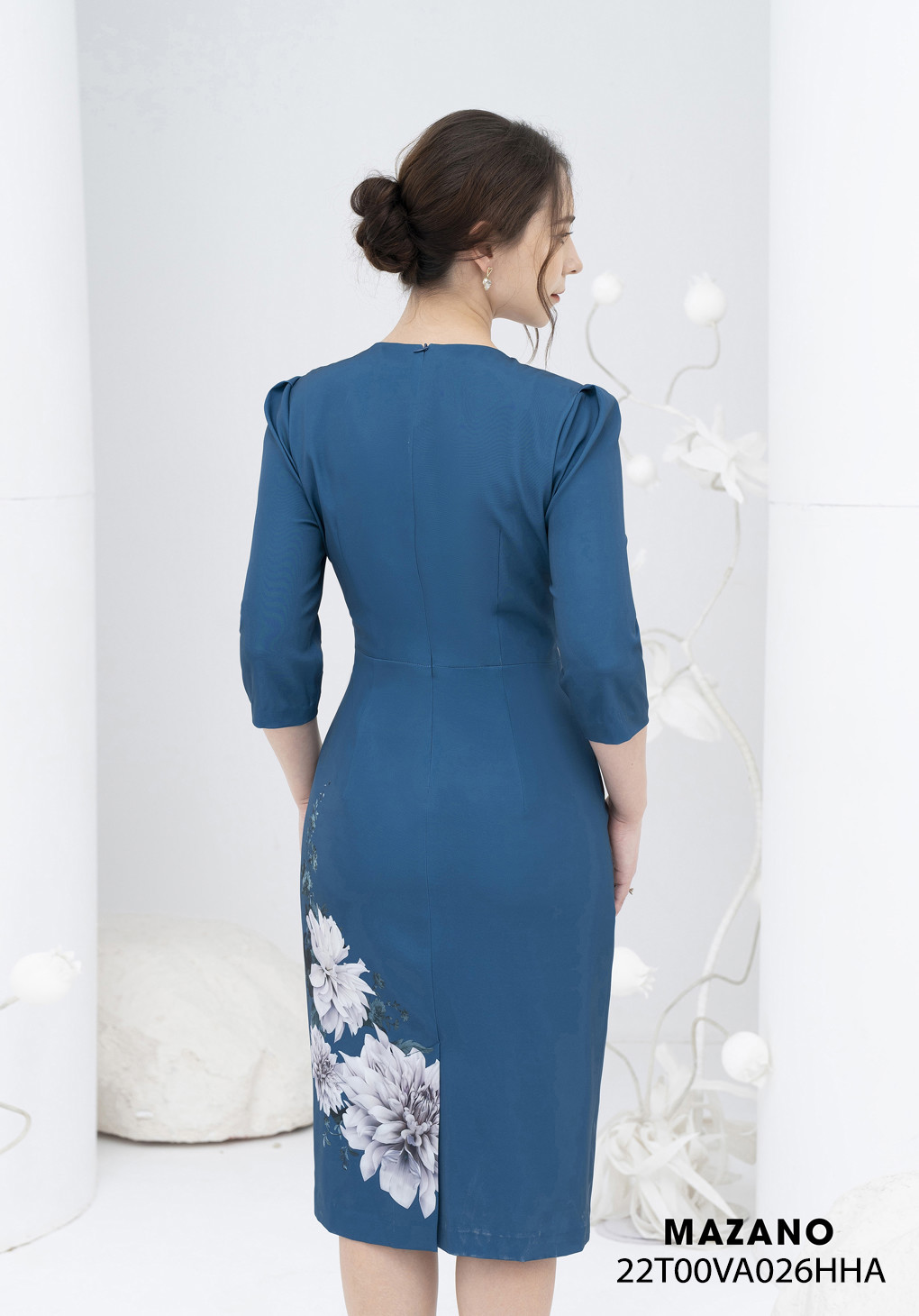 Đầm xanh ôm vừa in họa tiết hoa bố cục_thumbnail_3