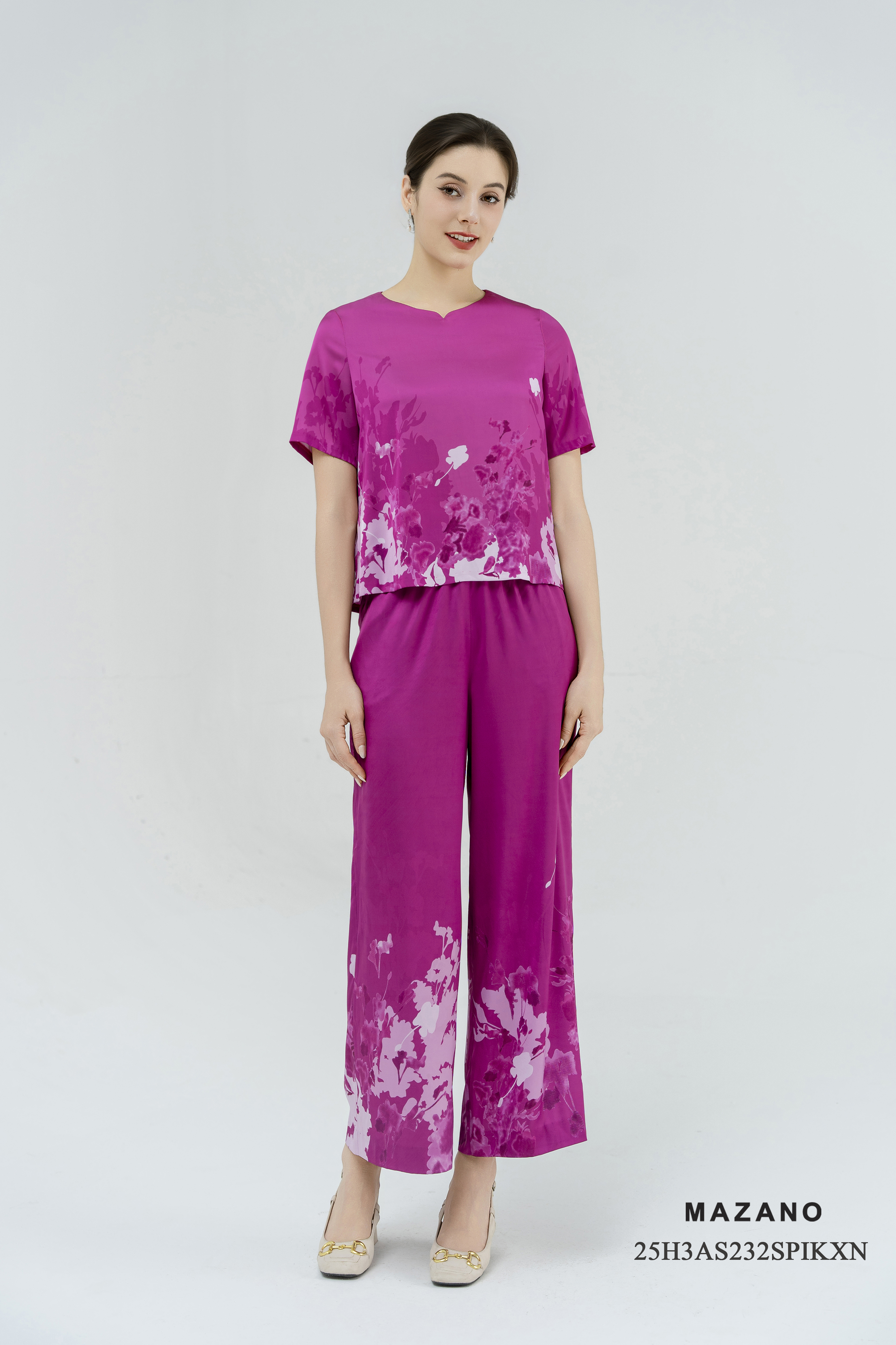 Bộ đồ suông Vải lụa Họa tiết hồng Cổ cách điệu Tay ngăn Dài quần tới qua cá chân