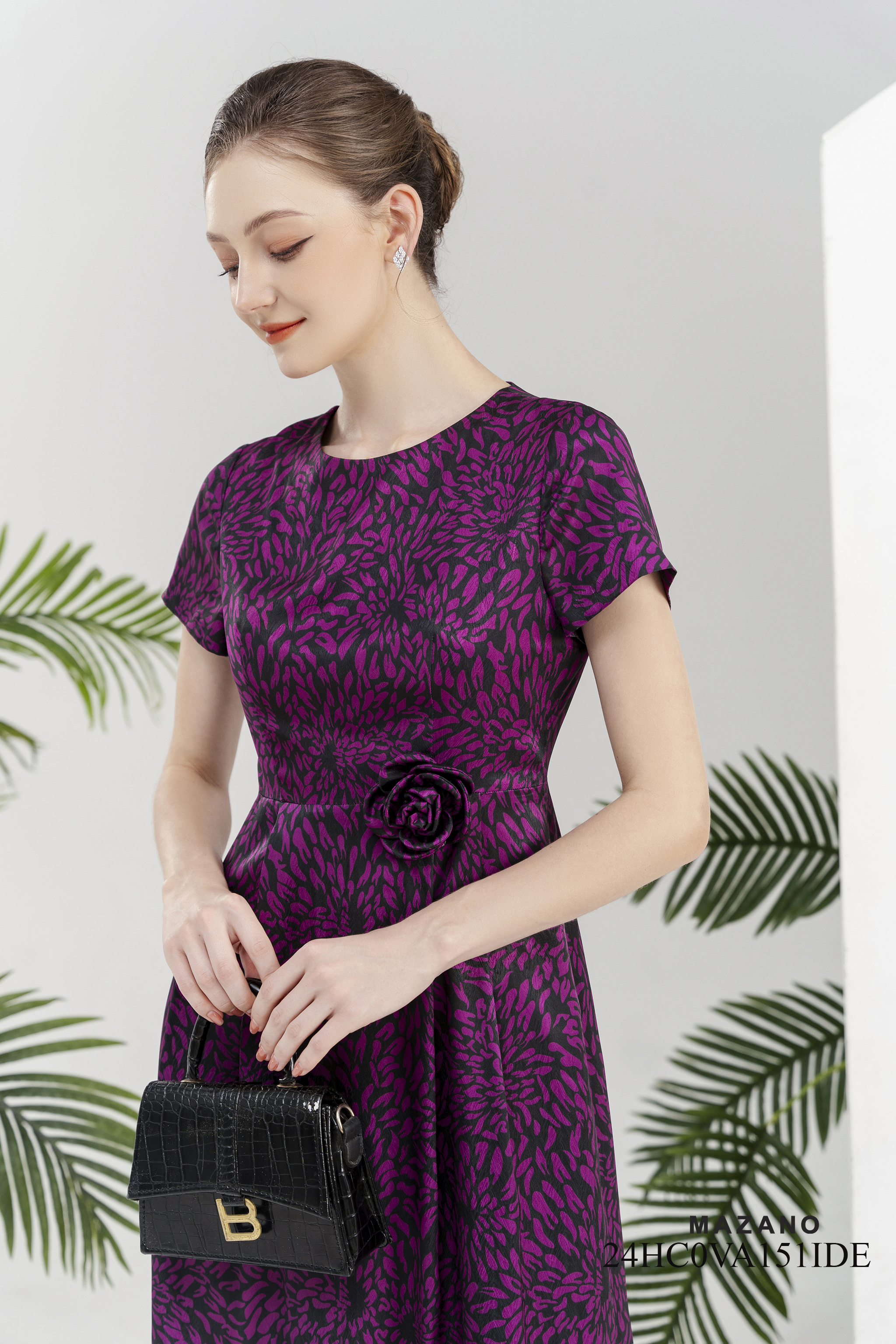 Váy Đầm Ôm Vải lụa mỏng Họa tiết cách điệu Đính hoa thủ công Tay ngắn Cổ tròn Dài đến bắp châ_thumbnail_3