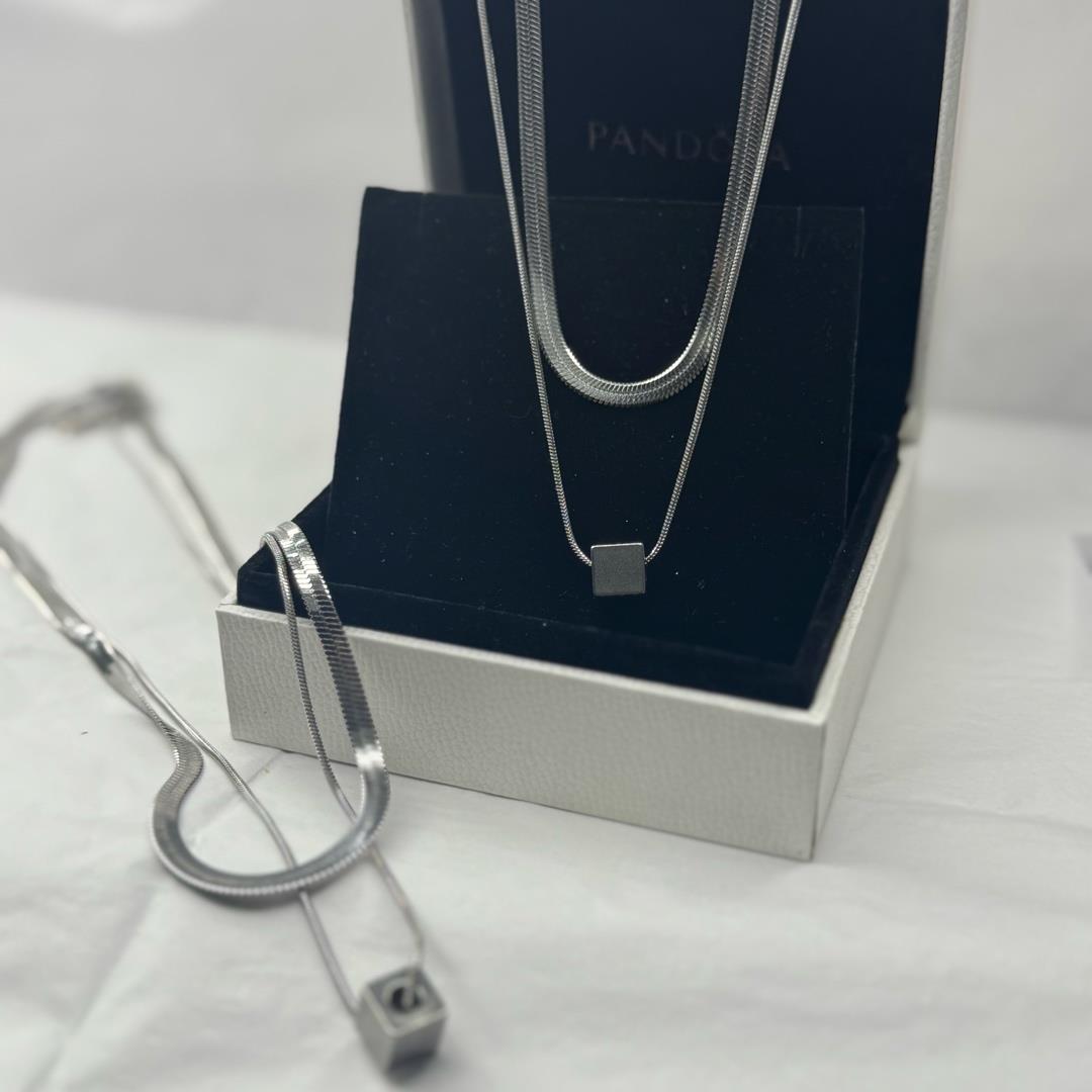 vòng cổ titan hai lớp charm mặt khối hình vuông dài 43cm
