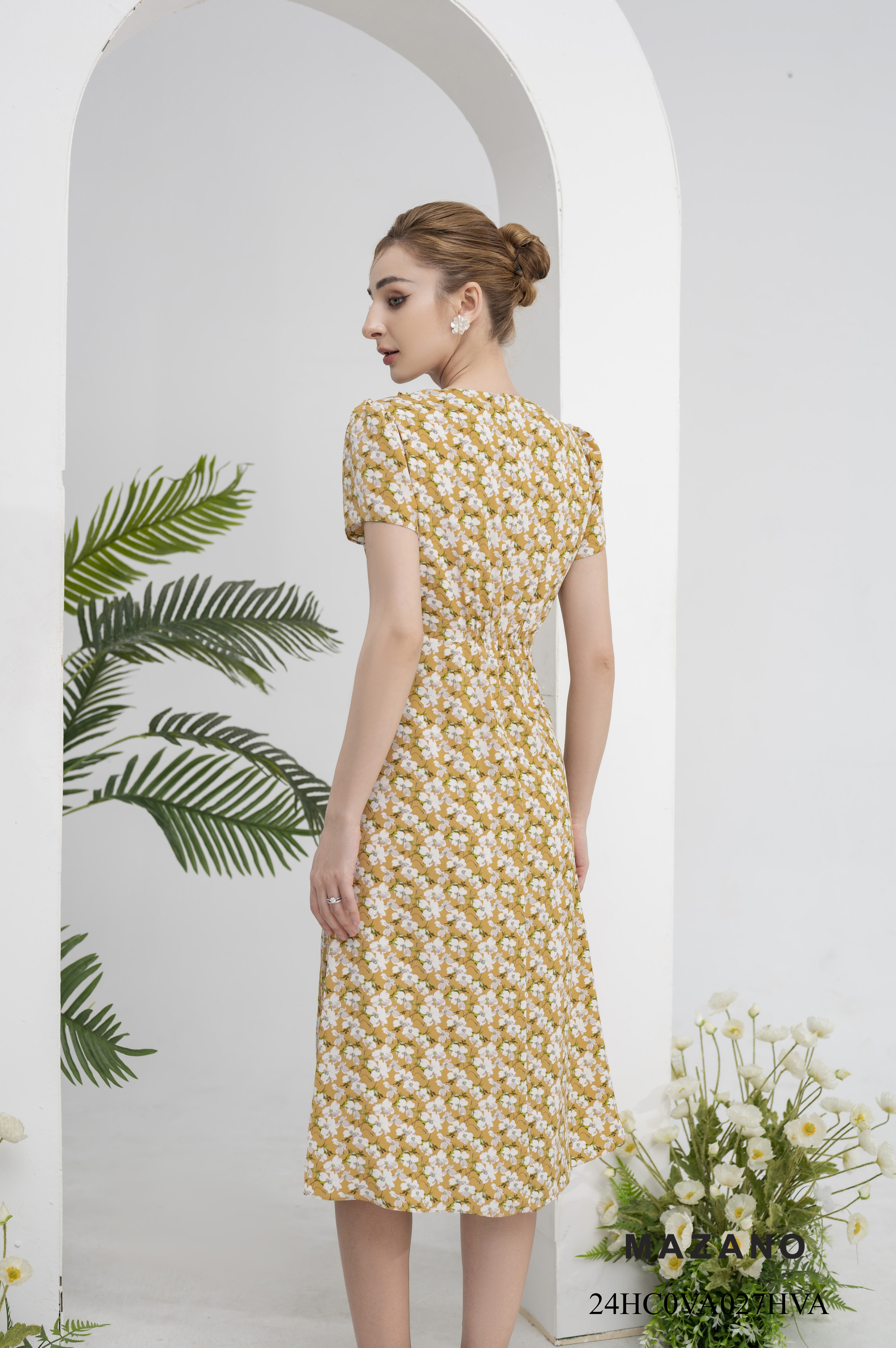 Đầm vàng eo cao chân xòe rủ họa tiết hoa trắng_thumbnail_4