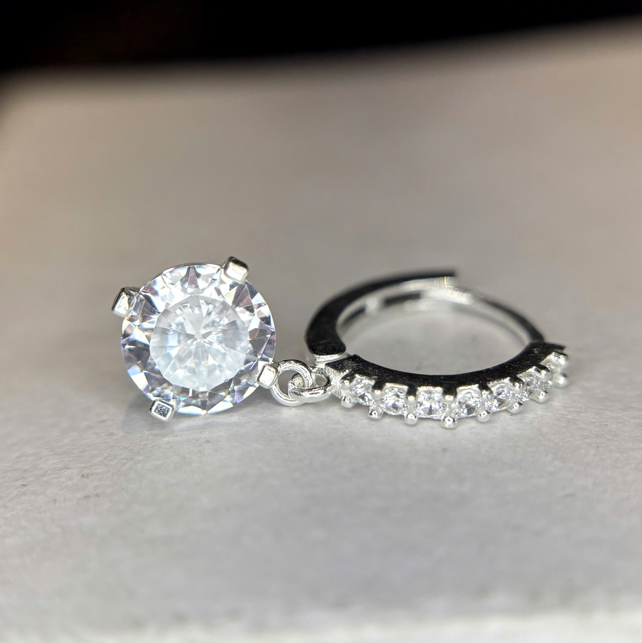 Khuyên vòng bạc xi kim rơi đá lớn tròn