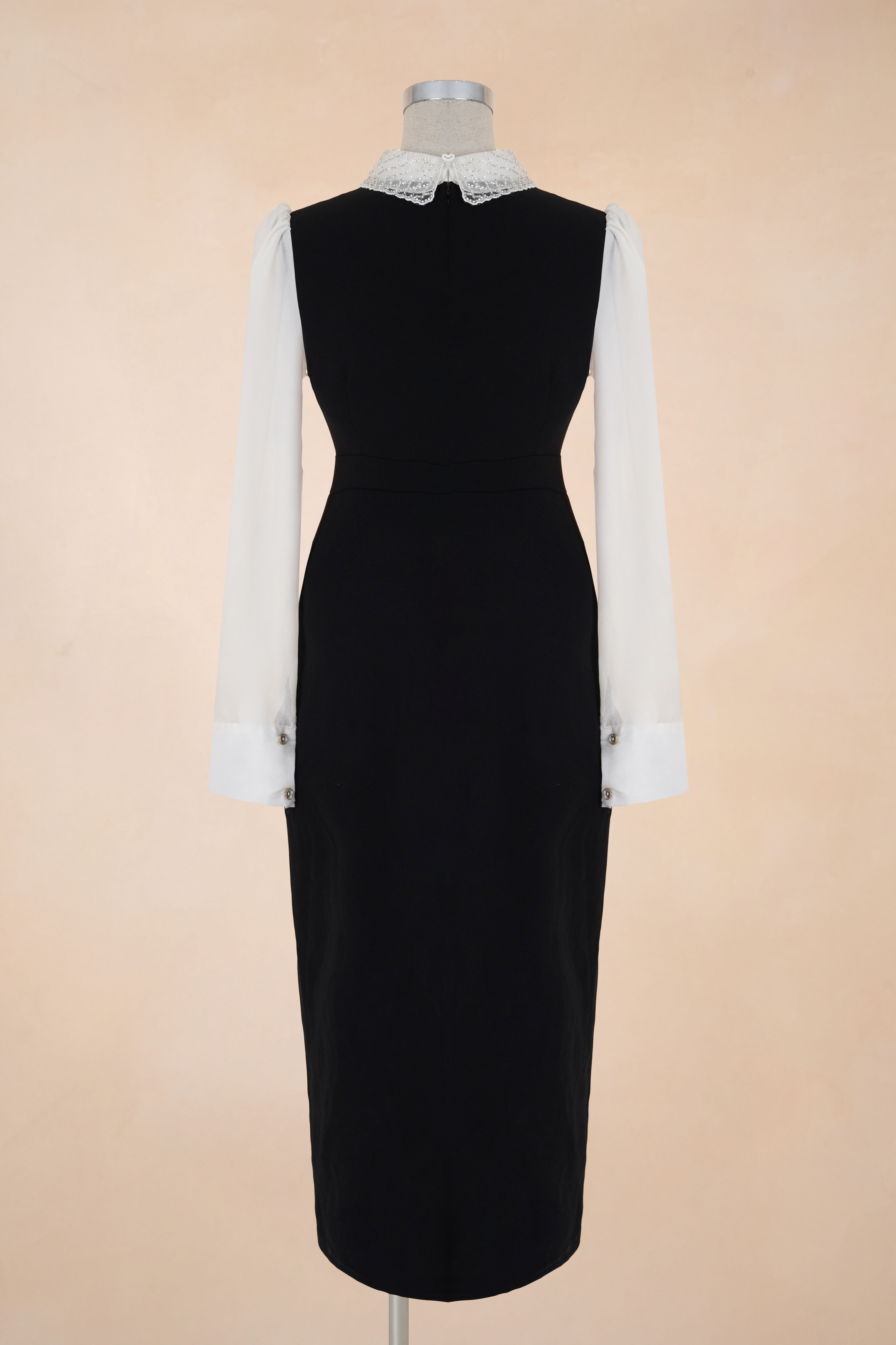 Đầm Bút Chì Cổ Sen Đính Cườm