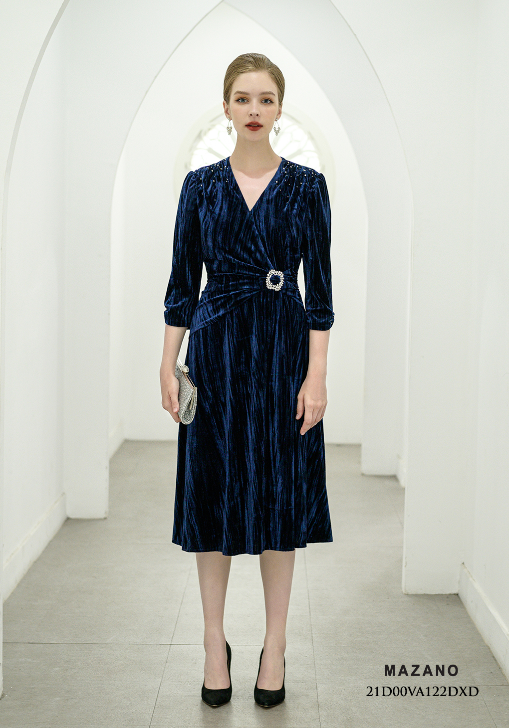 Đầm nhung xanh chân rủ xếp ly eo