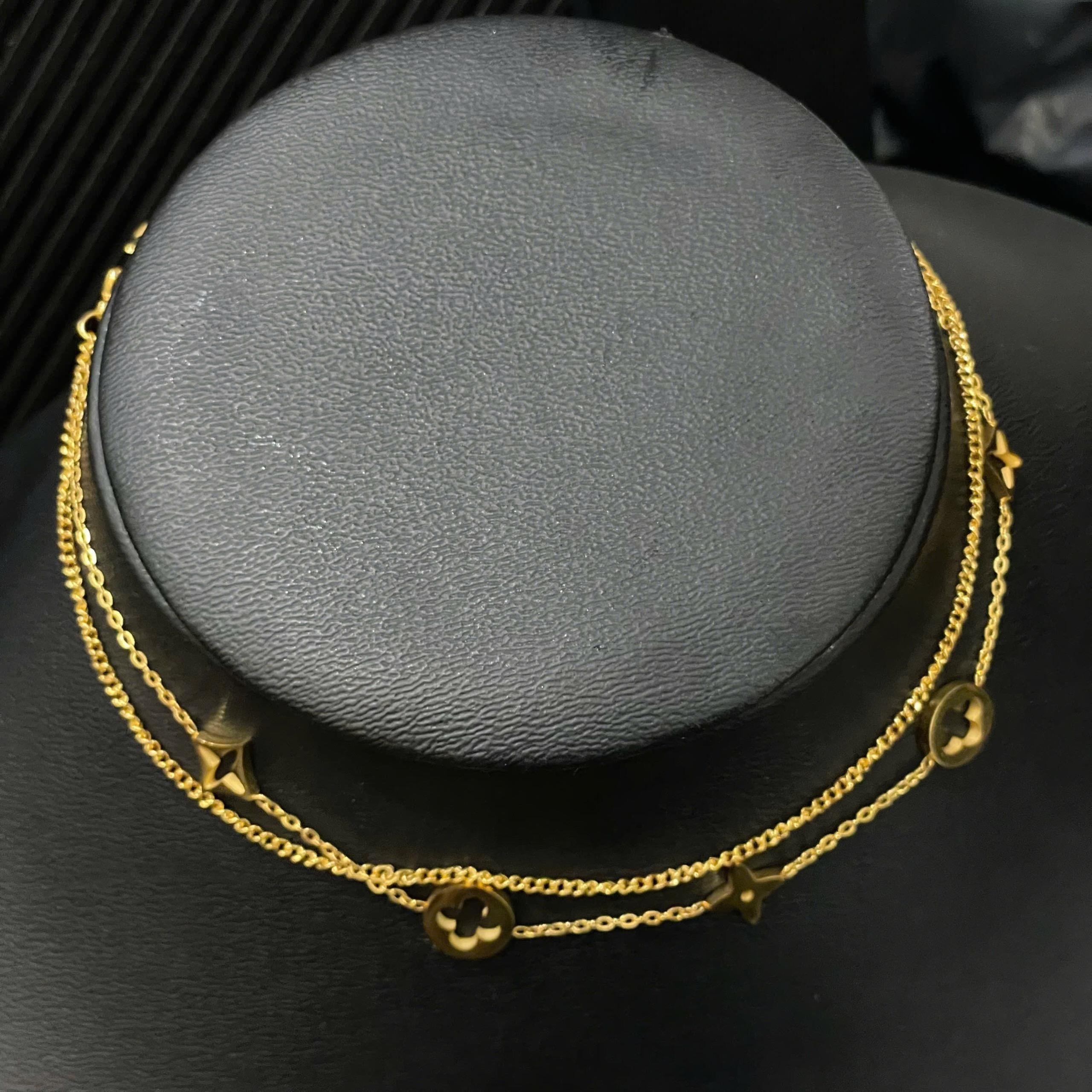 lắc chân titan hai sợi mảnh vàng charm LV cỏ bốn lá _thumbnail_3