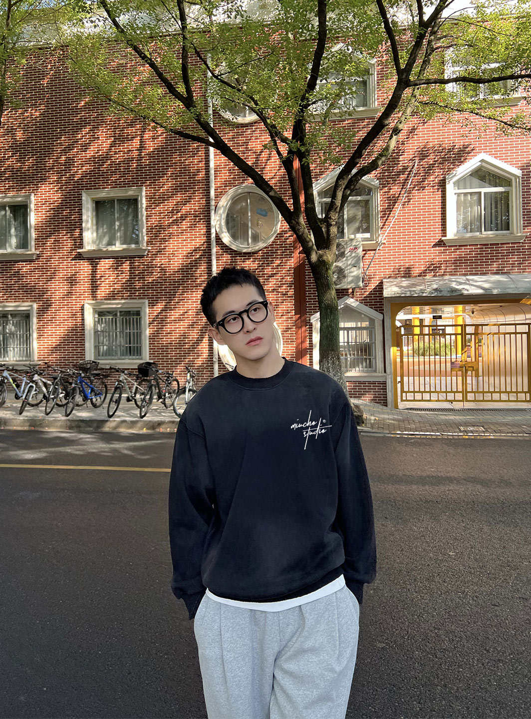 Áo sweater nam form boxy 1903 Miucho cổ tròn vải nỉ bông 350 GSM dày dặn in mix_thumbnail_6