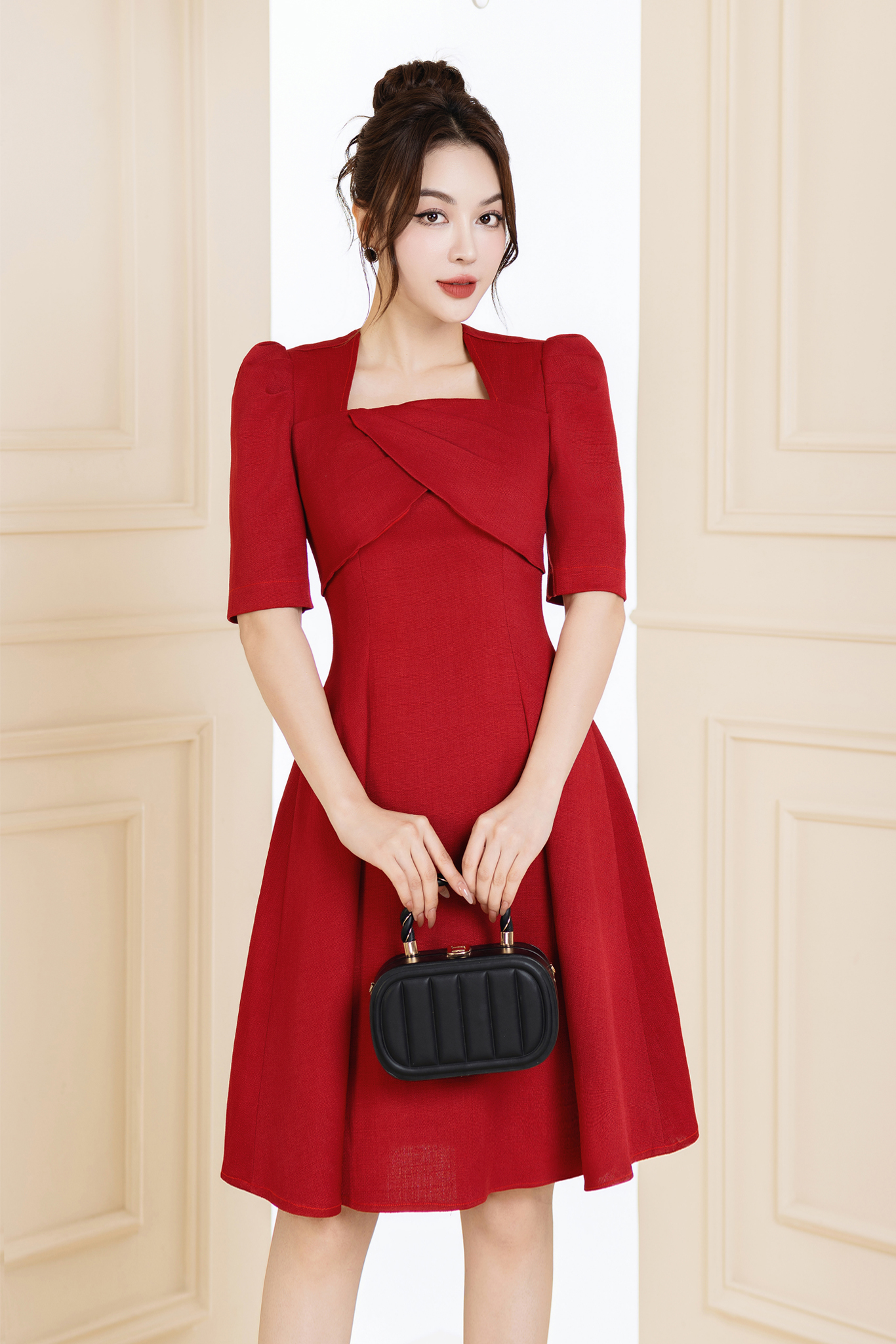 Đầm xoè đỏ tay lỡ cổ vuông phối vạt ngực_thumbnail_0