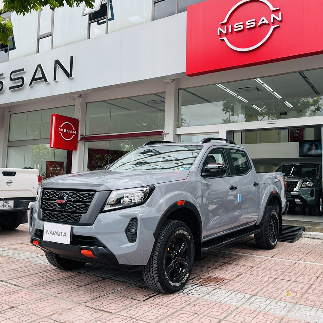 Nissan Navara PRO-4X_thumbnail_3