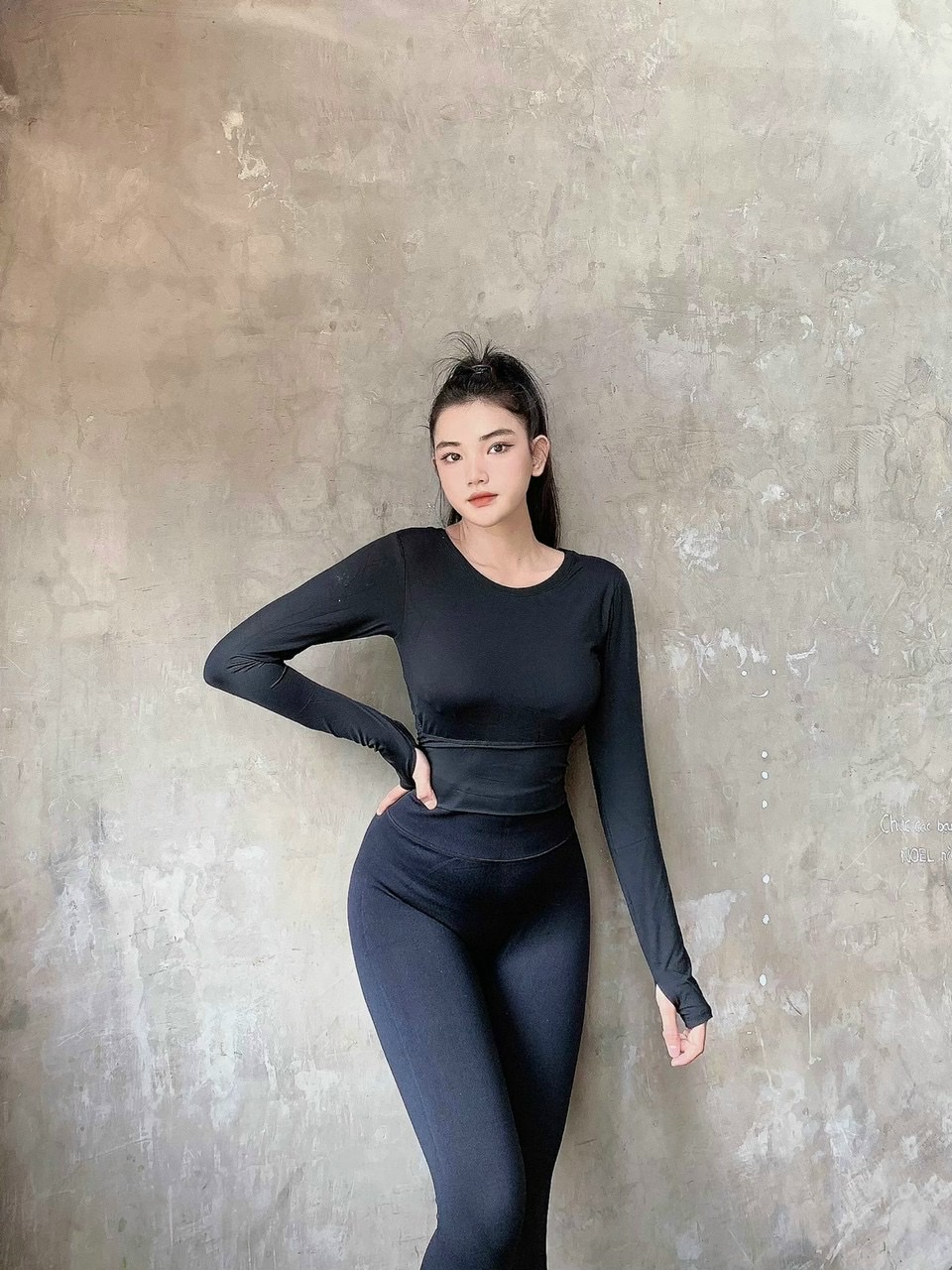 Áo Croptop Thể Thao Tay Dài Dây Đan Chéo Lưng