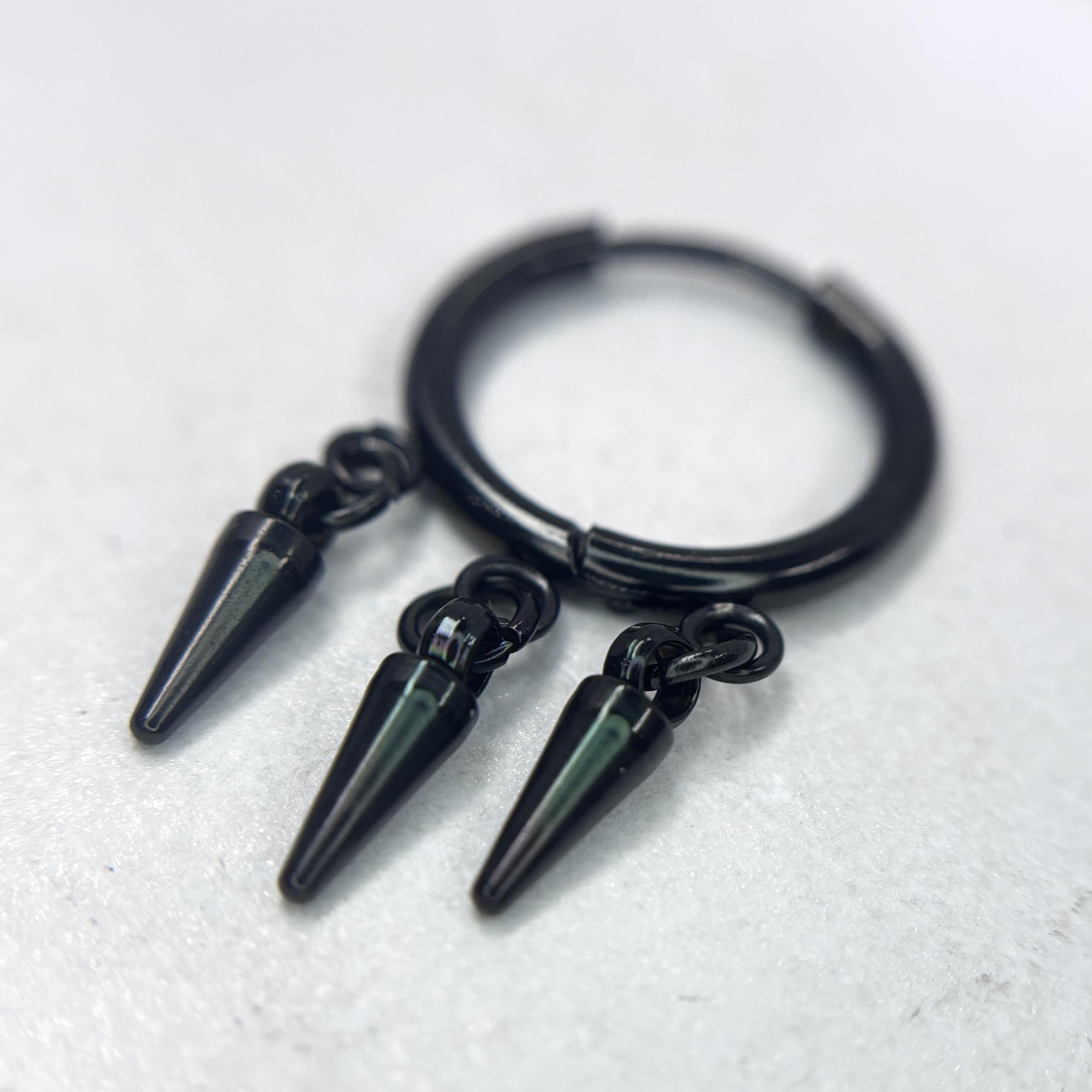 Khuyên vòng kiểu ba thanh tam giác đen rơi 12mm